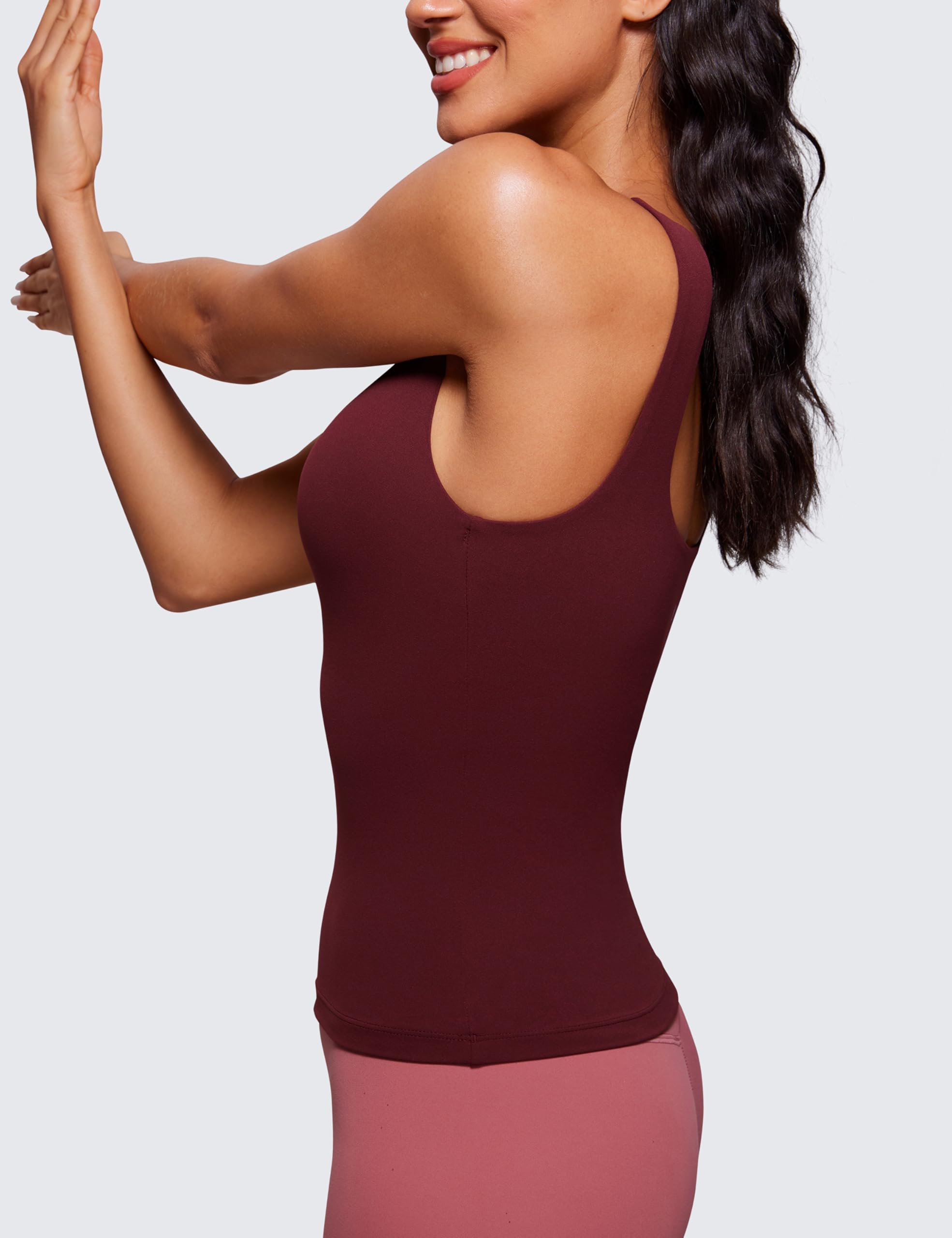 CRZ YOGA Butterluxe Yoga Camisola Cuello en U | Soporte Ligero, Sujetador Incorporado, Almohadillas Extraíbles, Extremadamente Suave, U Atrás, Tirantes Anchos, para Mujer