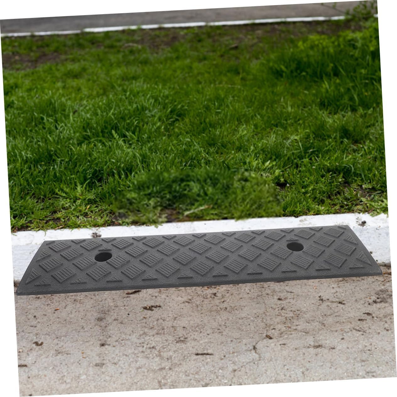 2pcs Plastic Curb Ramps for Vehicles Lightweight Driveway Ramps for Loading Docks Wheelchair Access and Bike Use Durable Antislip Design for Indoor and Outdoor Applications