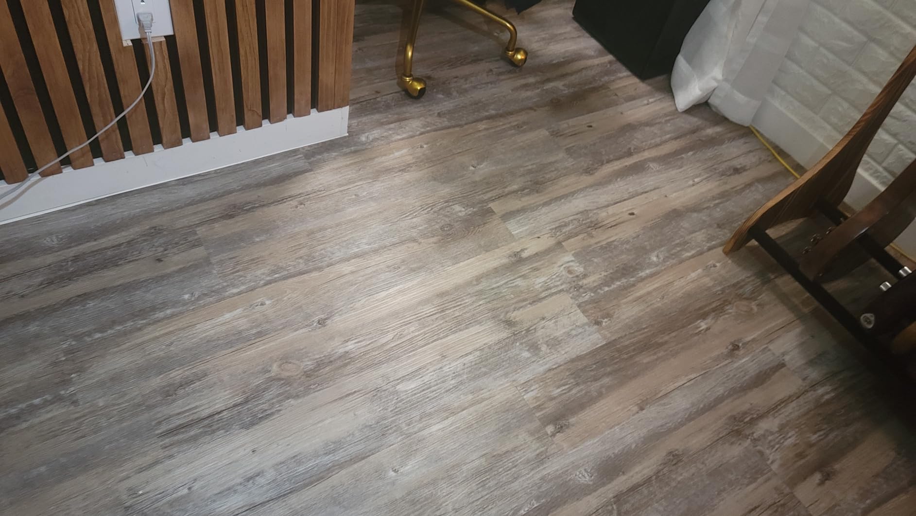Art3d Rosewood LVP flooring in bedroom