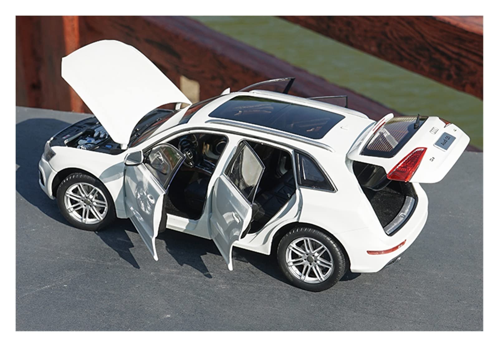 Amazon | ミニカー 1:18アウディQ5SUV合金ダイカストモデルカー