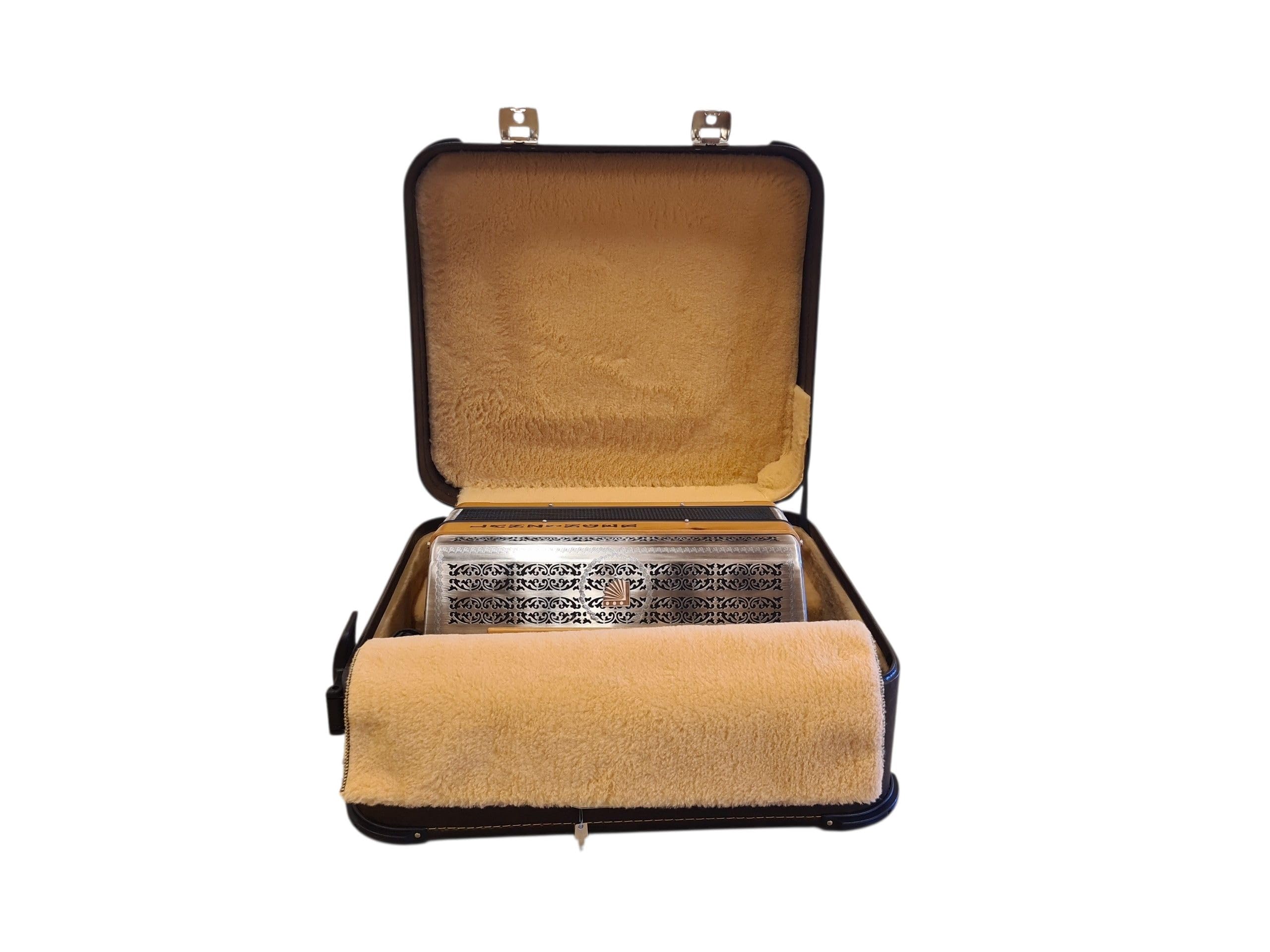 Generisch WoidBua Premium Akkordeonkoffer Trolley Braun 96 Bass Akkordeon Koffer 52x50x25 cm abschließbar Plüschpolster Rollen Griff Stabiler Holzkern Kunstleder Schutzkoffer inkl. Schlüssel
