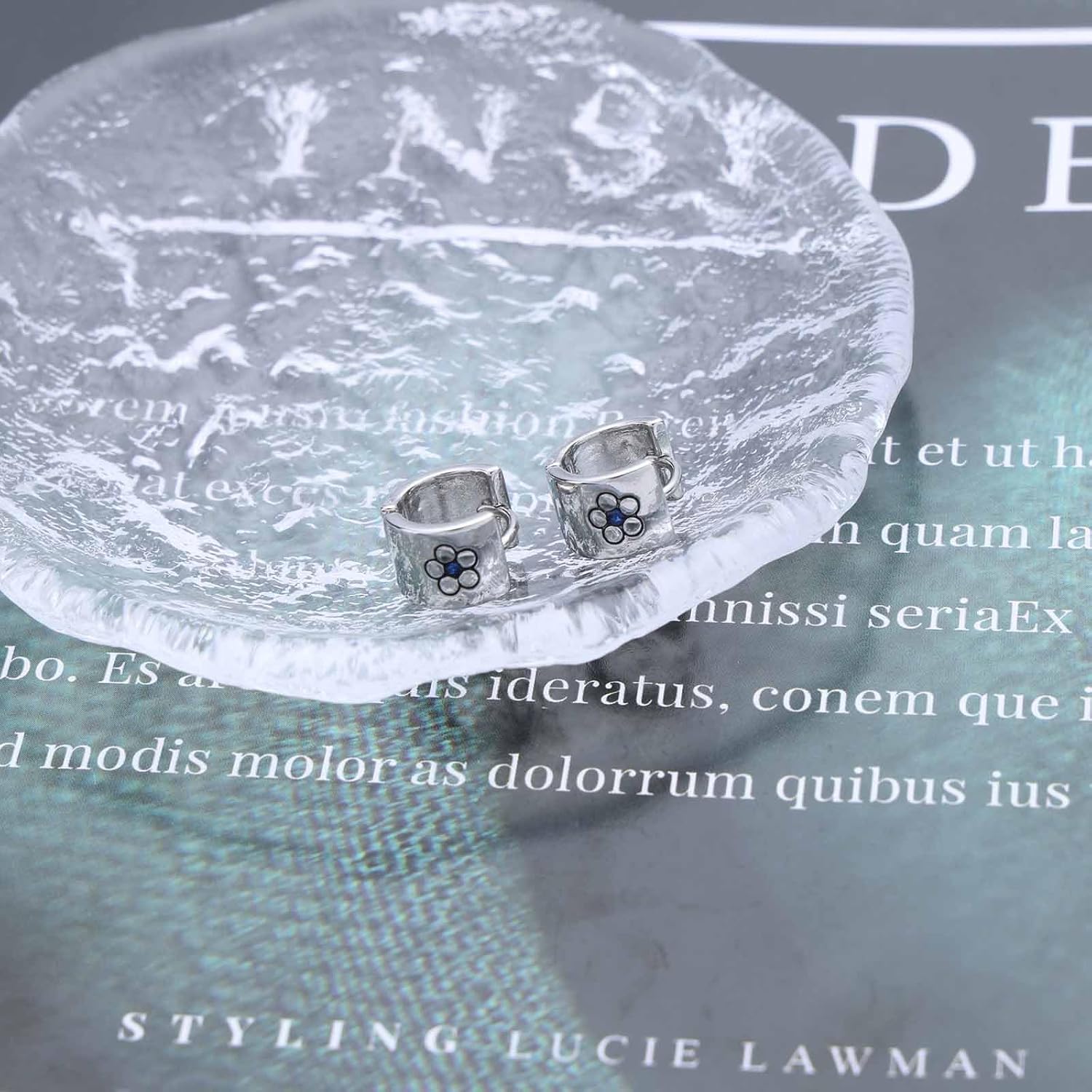 Boho Flower Tiny Hoop Earrings Small Cute Huggie Hoop Dangle Earrings Daisy Flower Hoop Earrings Flower Kawaii Little Hoop Earrings Tiny Huggie Earrings for Women - Image 4