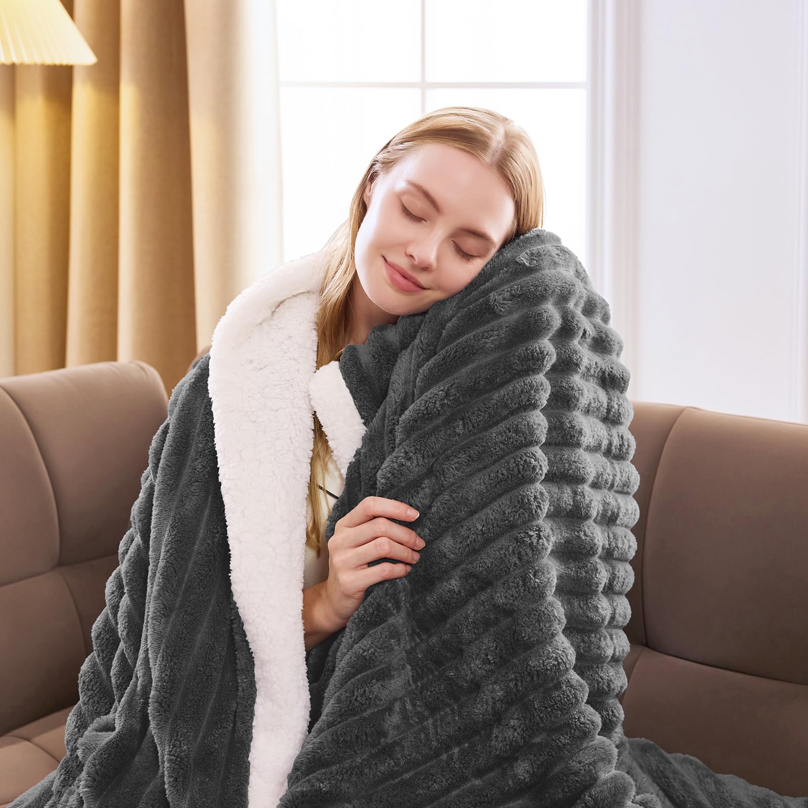 WAVVE Coperta Plaid Pile di Sherpa - Coperta a righe 150x200 cm, Grigio - Coperta Pelosa- Divano/Letto Singolo/Matrimoniale, Copridivano di Microfibra Calda e Morbida