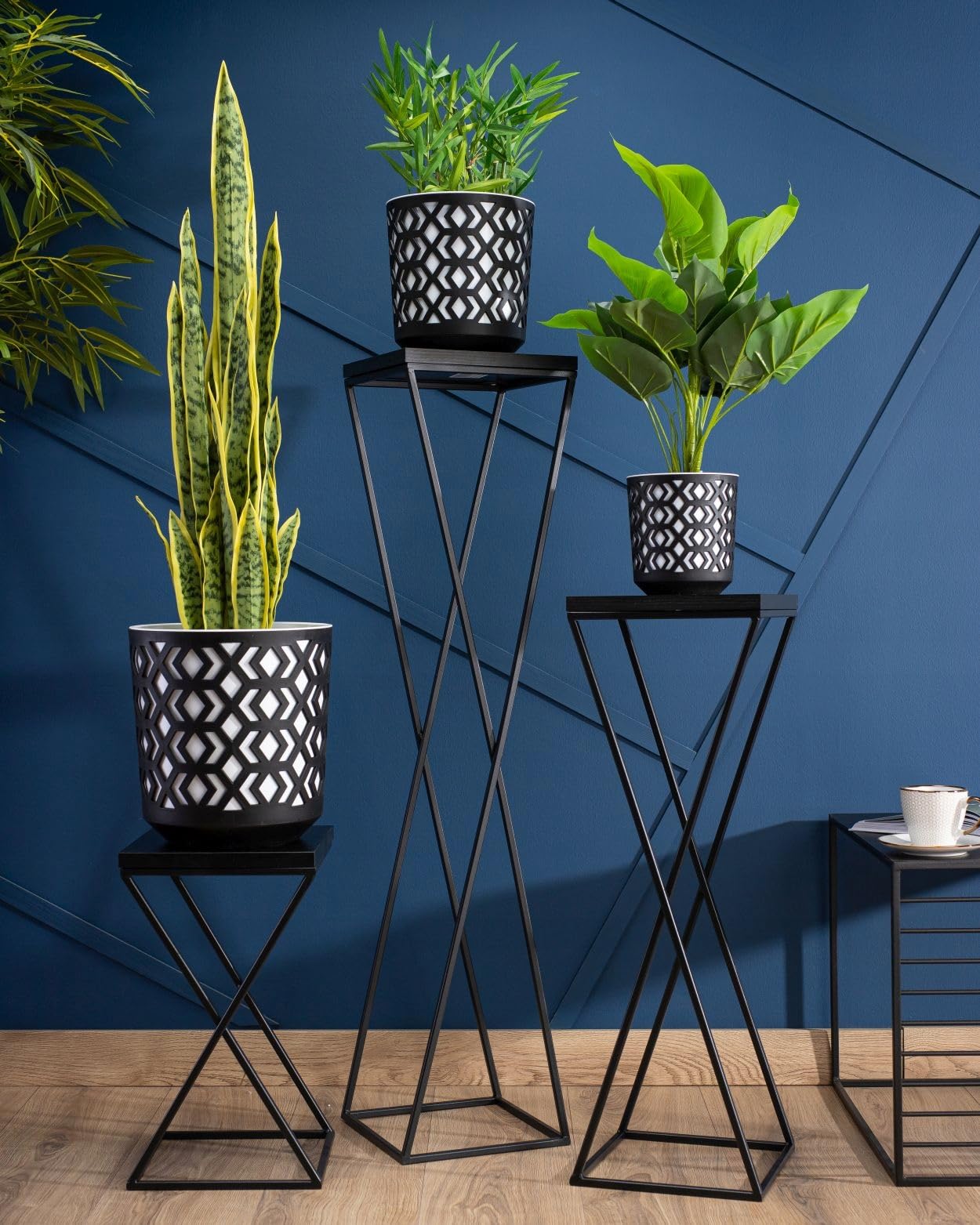 Pflanzenständer Metall 100 cm Hoch - Stabiler und Fester Blumenhocker mit Schwarz MDF-Platte auf Robuste Ständer - Blumenständer zur Dekoration Innenräumen