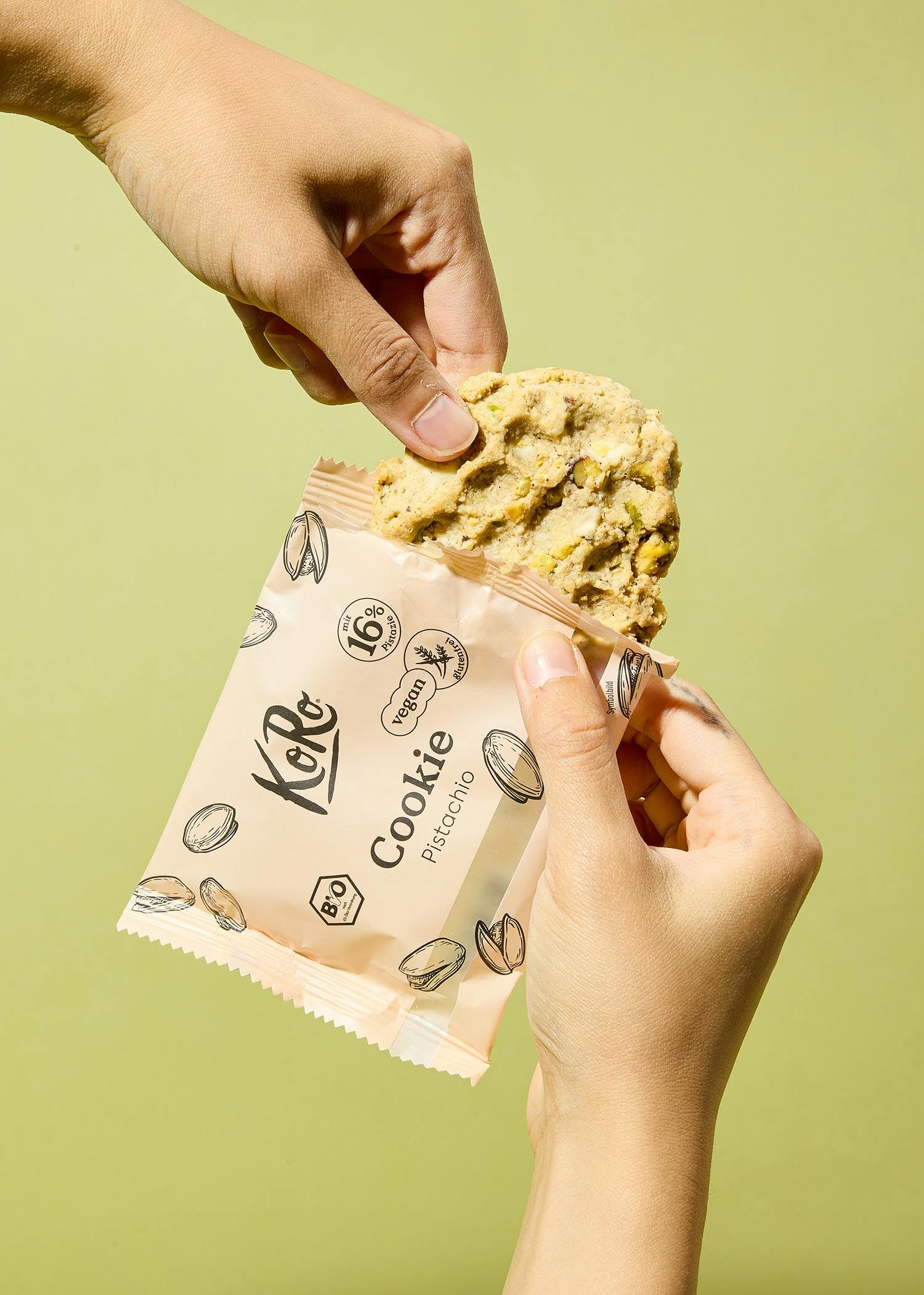 KoRo - Biscotto al pistacchio bio | 12 x 50 g - senza glutine e vegan - con cioccolato bianco, anacardi e pistacchi - qualità bio