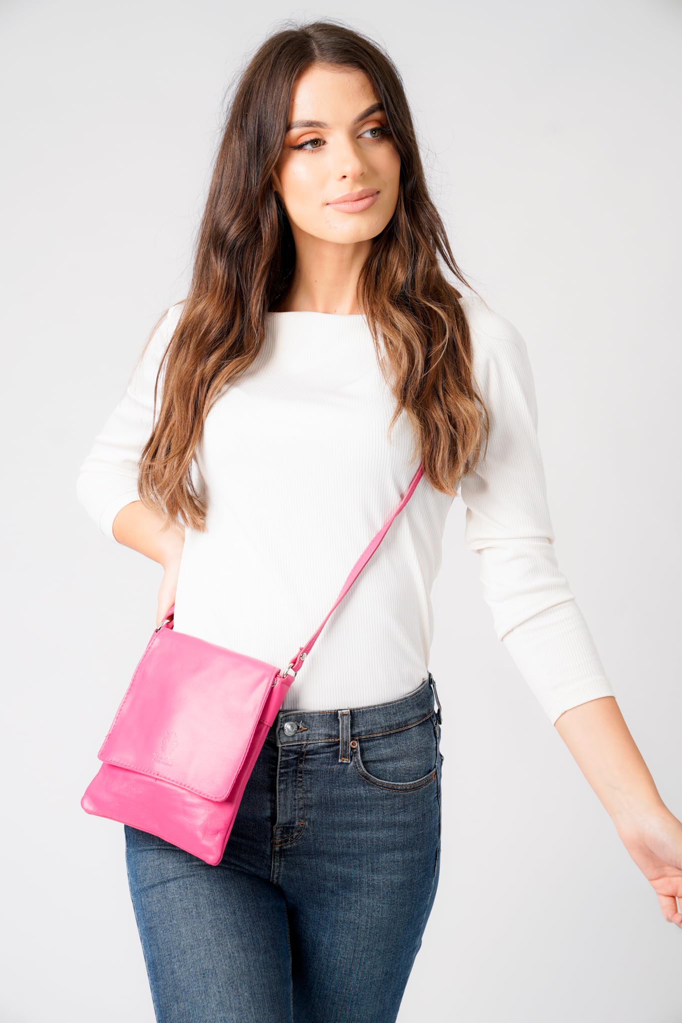 Girly Handbags Bolso bandolera de piel italiana para mujer, bandolera pequeña de piel suave