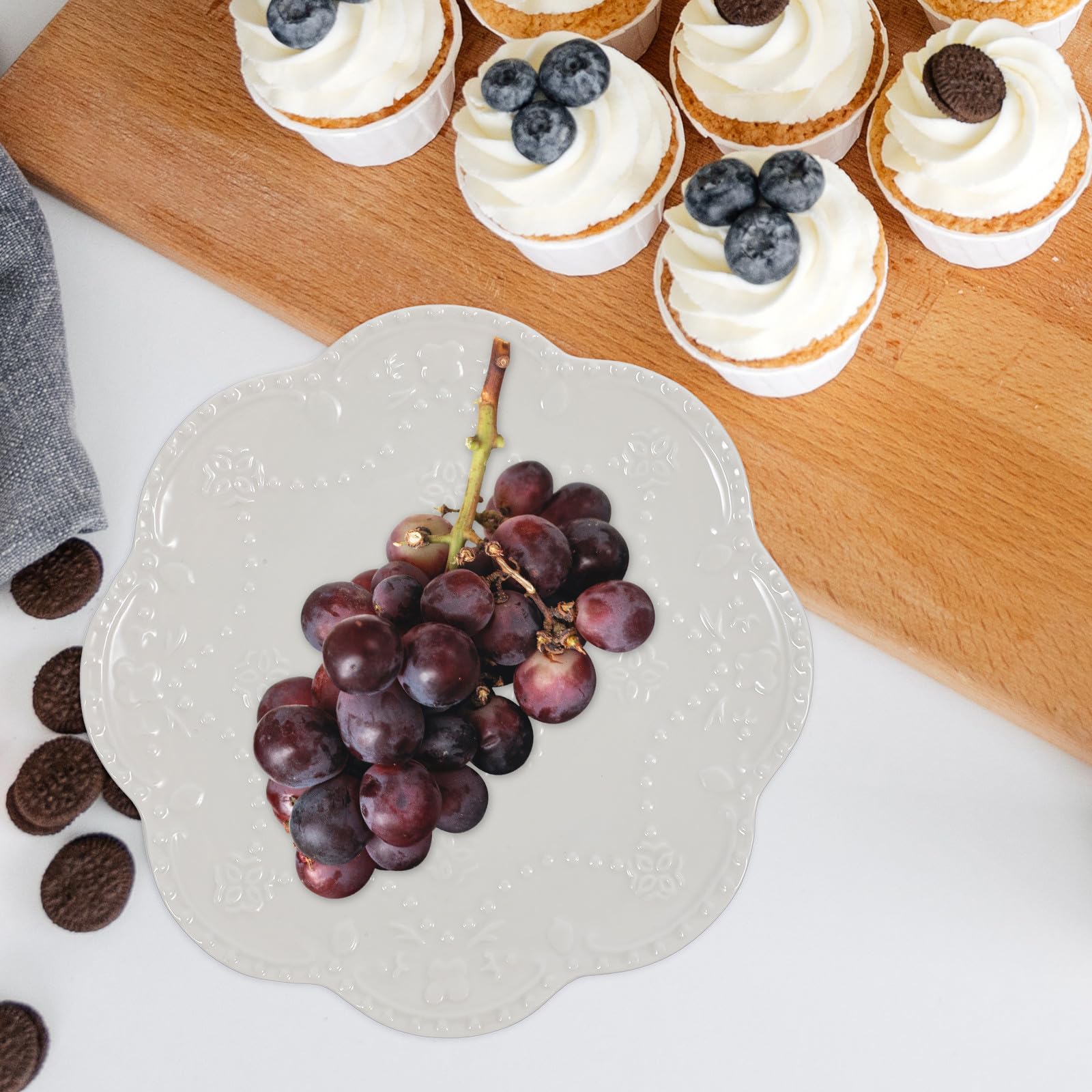 SECFOU Platos de Postre de Cerámica Blancos Forma de Flor, 4 Piezas, Superficie Estable y Antigoteo, Ideales para Cocinas Diarias y Fiestas