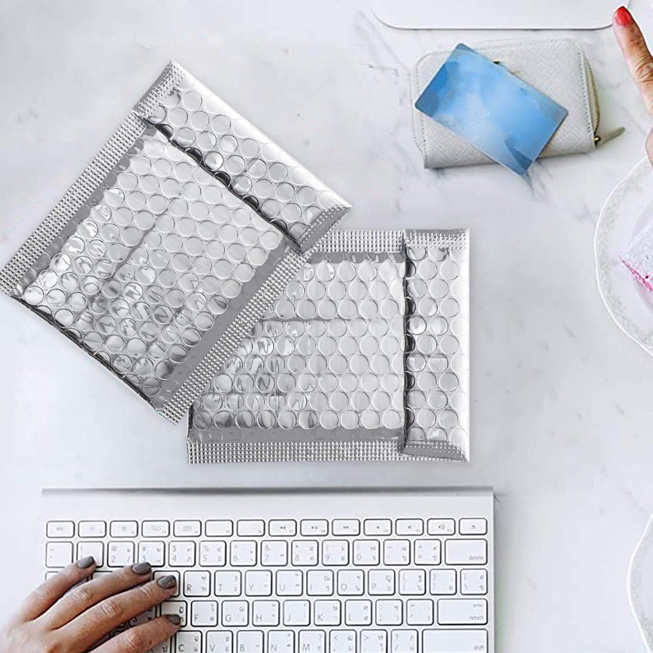 NUOBESTY Sobres Acolchados con Película Metálica Plateada para Envío, Resistentes y Autosellados, Paquete de 100 Unidades para Oficina y Tienda