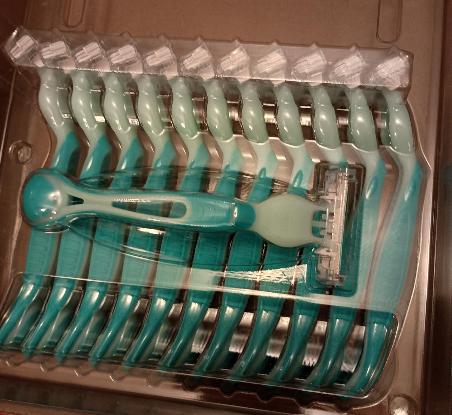 Gillette Venus Venus Simply 3 Sensitive Disposable Razors, 12 Count