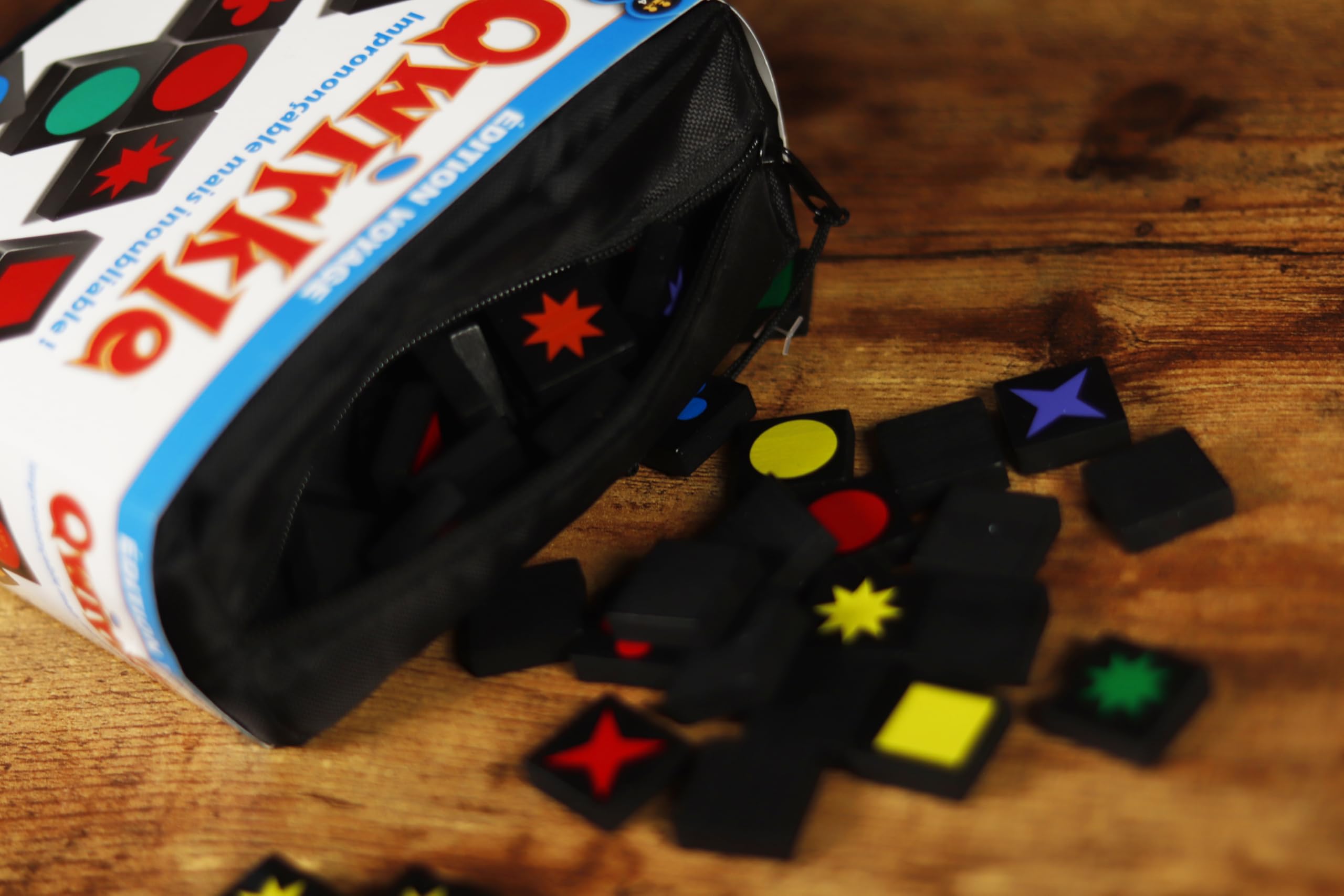 IELLO Qwirkle Voyage Jeu de Société Familial Compact Logique Stratégie Format Transportable 2-4 Joueurs 30 Min Dès 6 Ans