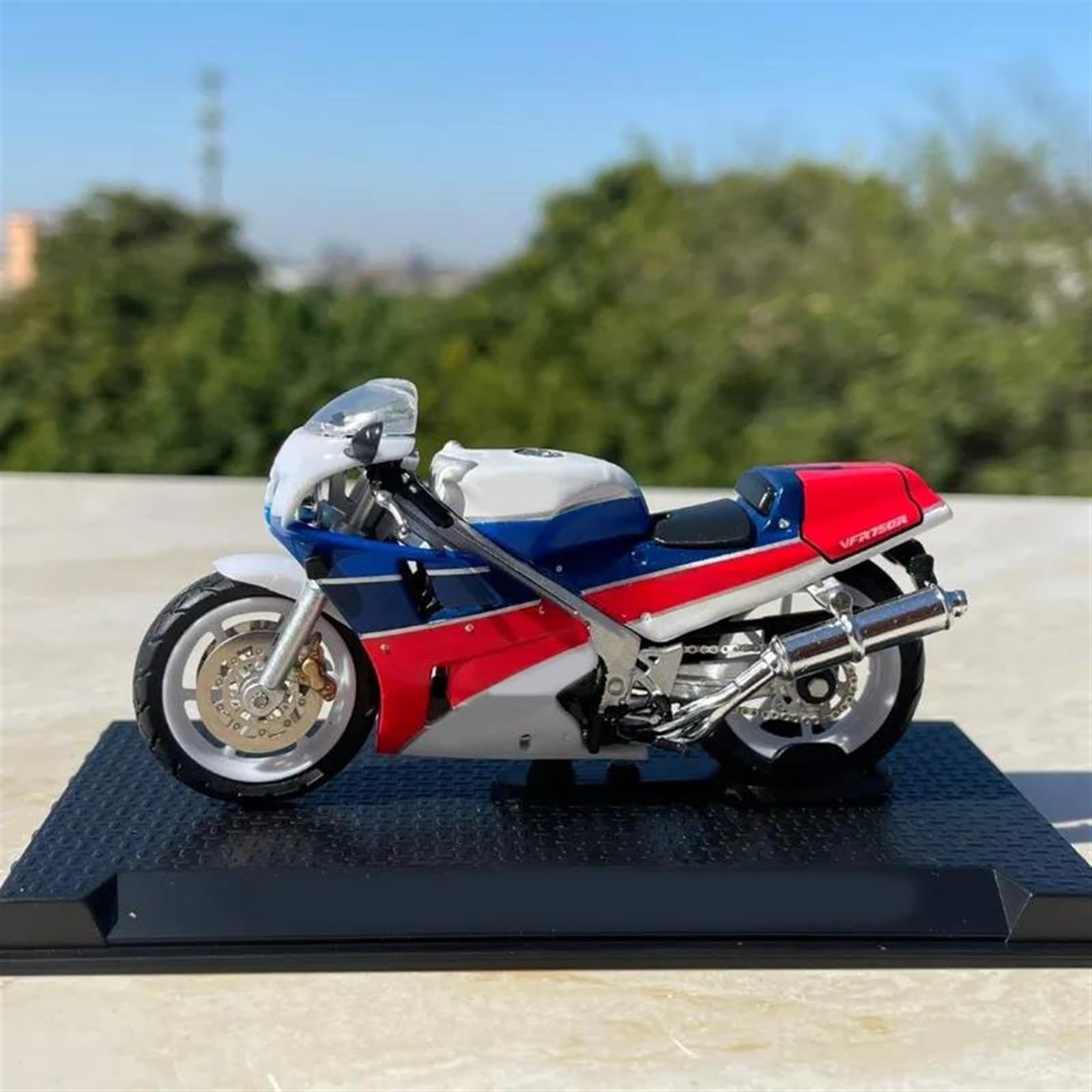Amazon.com: Collection 1:24 for H-ONDA VFR750 RC 30 1987 Diecast