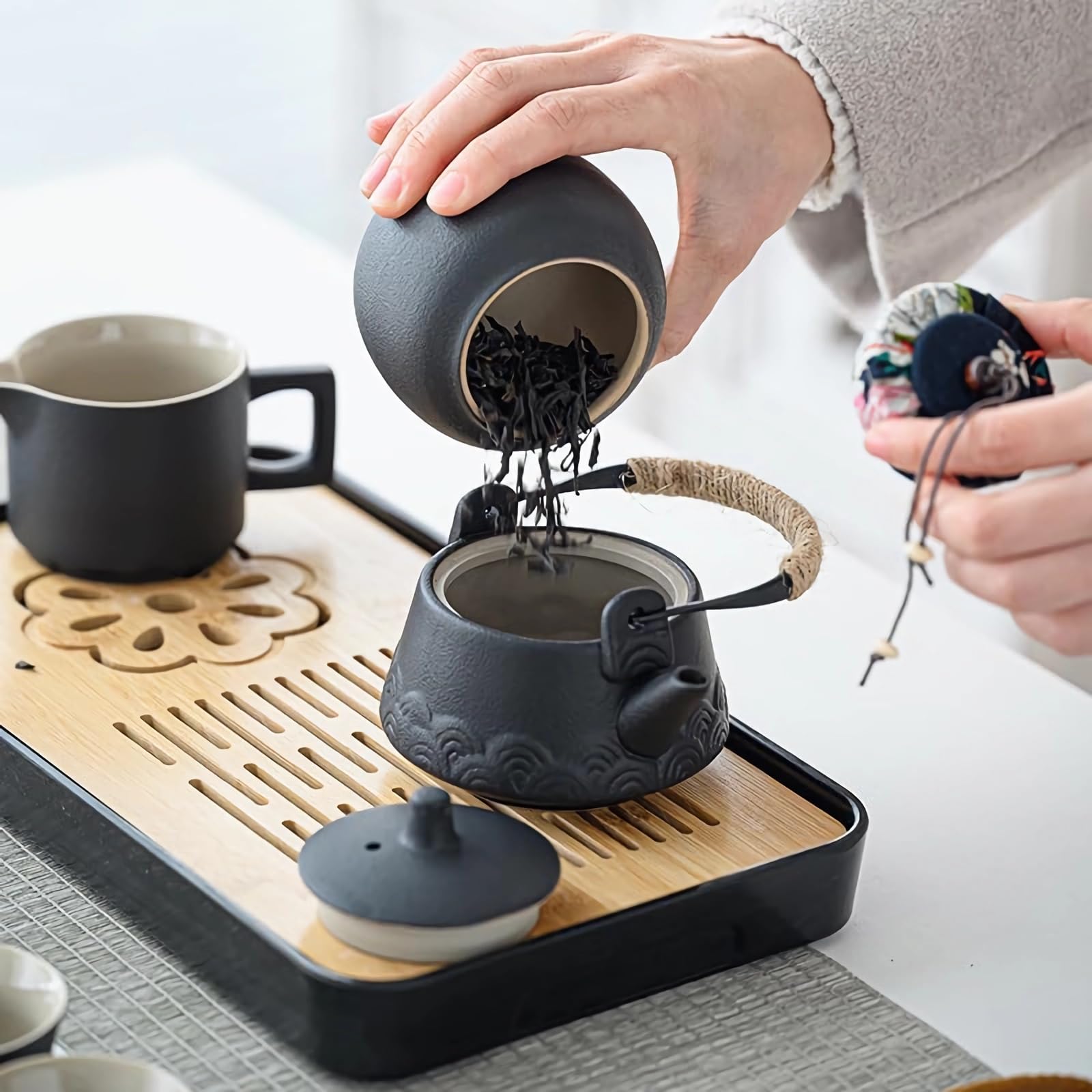 Théière avec passoire intégrée, service à thé en porcelaine chinoise avec théière et 6 tasses, service à thé avec poignée en corde de chanvre pour thé en vrac, cadeau pour les amateurs de thé