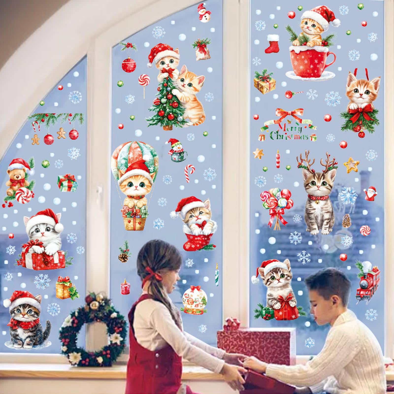 Sapin de Noël avec décorations et cadeaux. Concept de design de Noël et