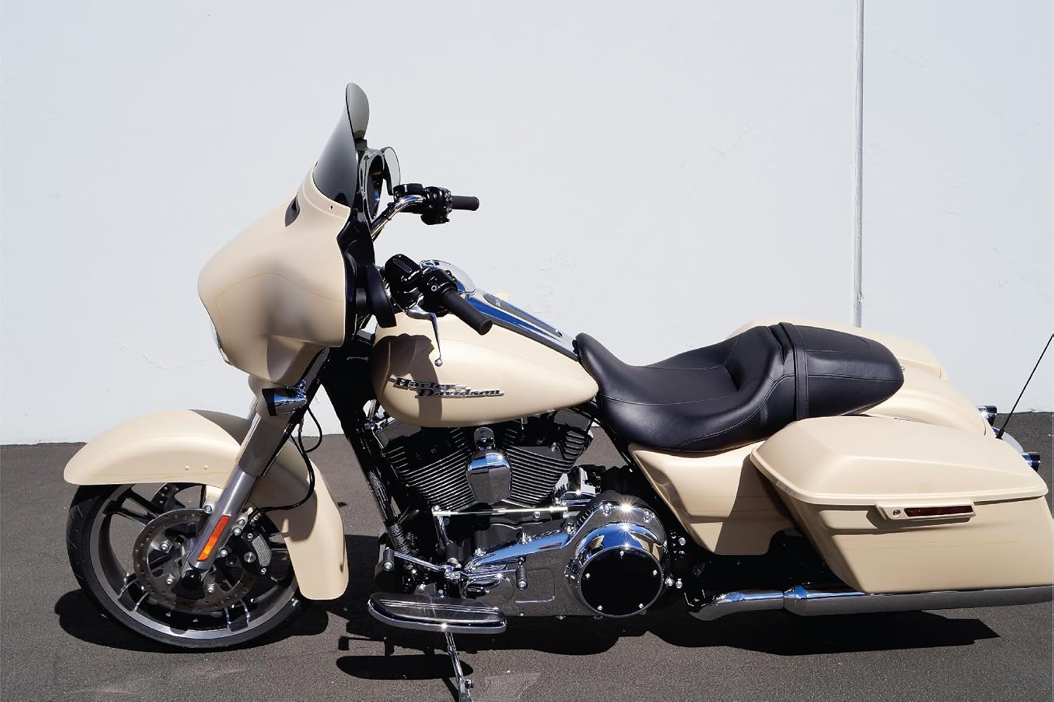 Long Ride Shields - 2014 - 2023 Windshield for Harley Davidson Electra Street TRI Ultra Glide Ultra Gold Series Acrylic (Medium Tint, 6 Inch)