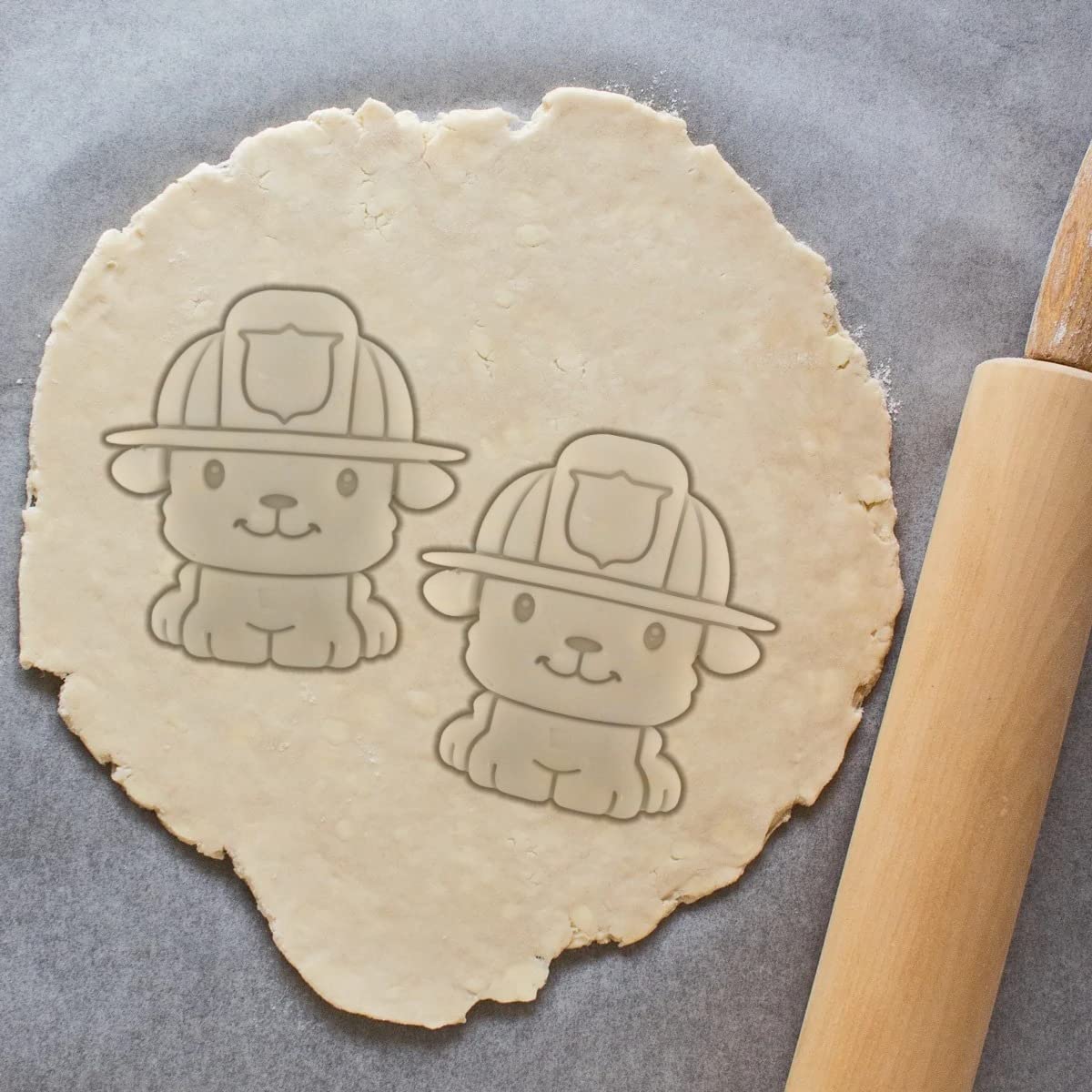 Feuerwehrmann Ausstechformen zum Backen - 10er Set Ausstechformen mit Stempel Feuerwehrauto, Feuerwehrhelm, Feuerlöscher, Feuerlöscher, Hydrant, Axt, Hund, Schlauch, Leiter, Kegel & Flamme