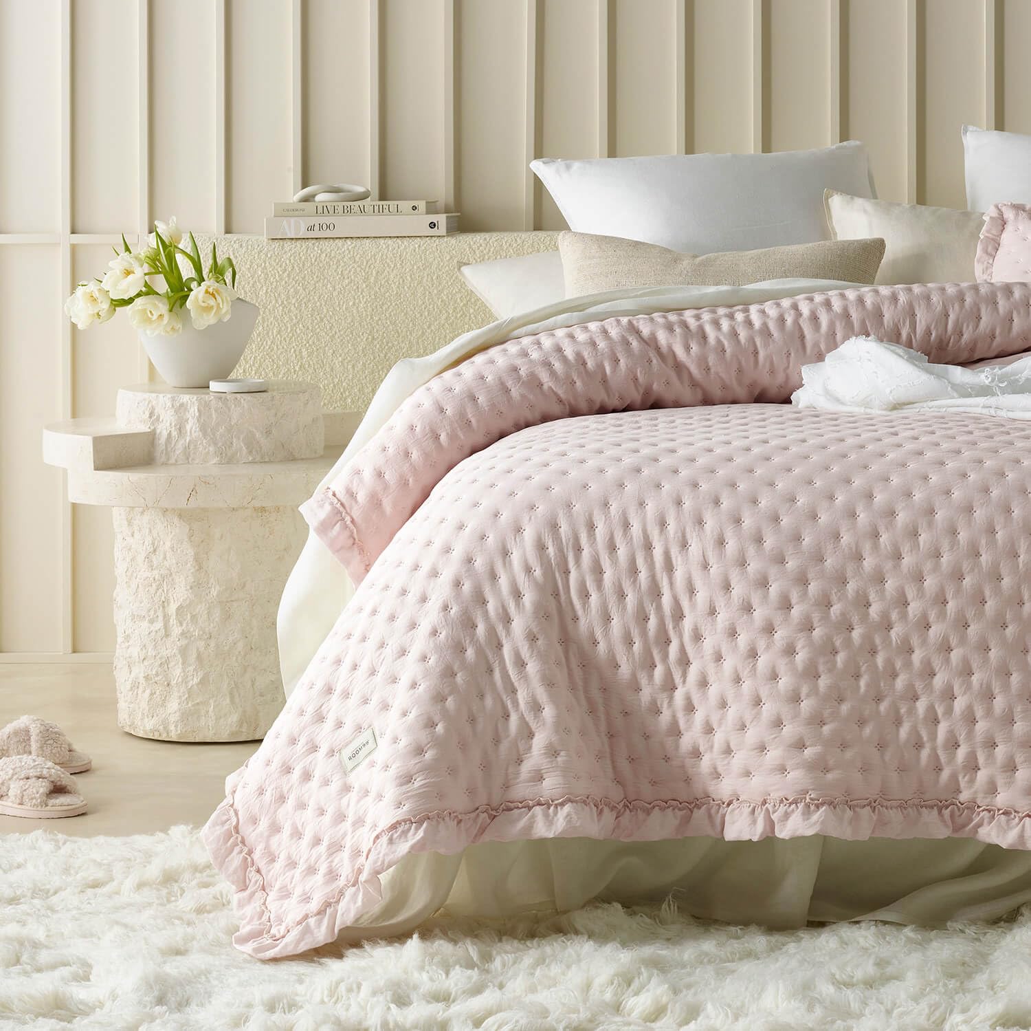 ROOM99 Molly Elegante Colcha en Rosa Polvo 170 x 210 cm Manta Versátil como Colcha o Manta para Sofá Cama y Sofá Colcha Estilo Ideal como Cama