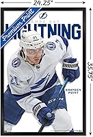 Vista 3 de Trends International NHL Tampa Bay Lightning - Póster de pared de la serie 23 de Brayden Point, 34 pulgadas de largo x 22.4 pulgadas, versión