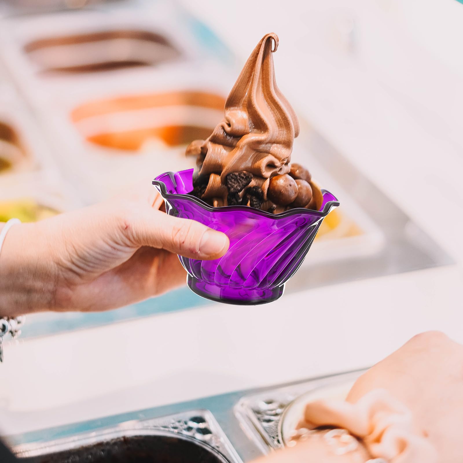 Rtteri Paquete de 30 tazas de postre de plástico transparentes de 6 onzas, cuencos de degustación de helados, mini redondos en forma de tulipán, tazas para servir bufé para yogur, ensalada,