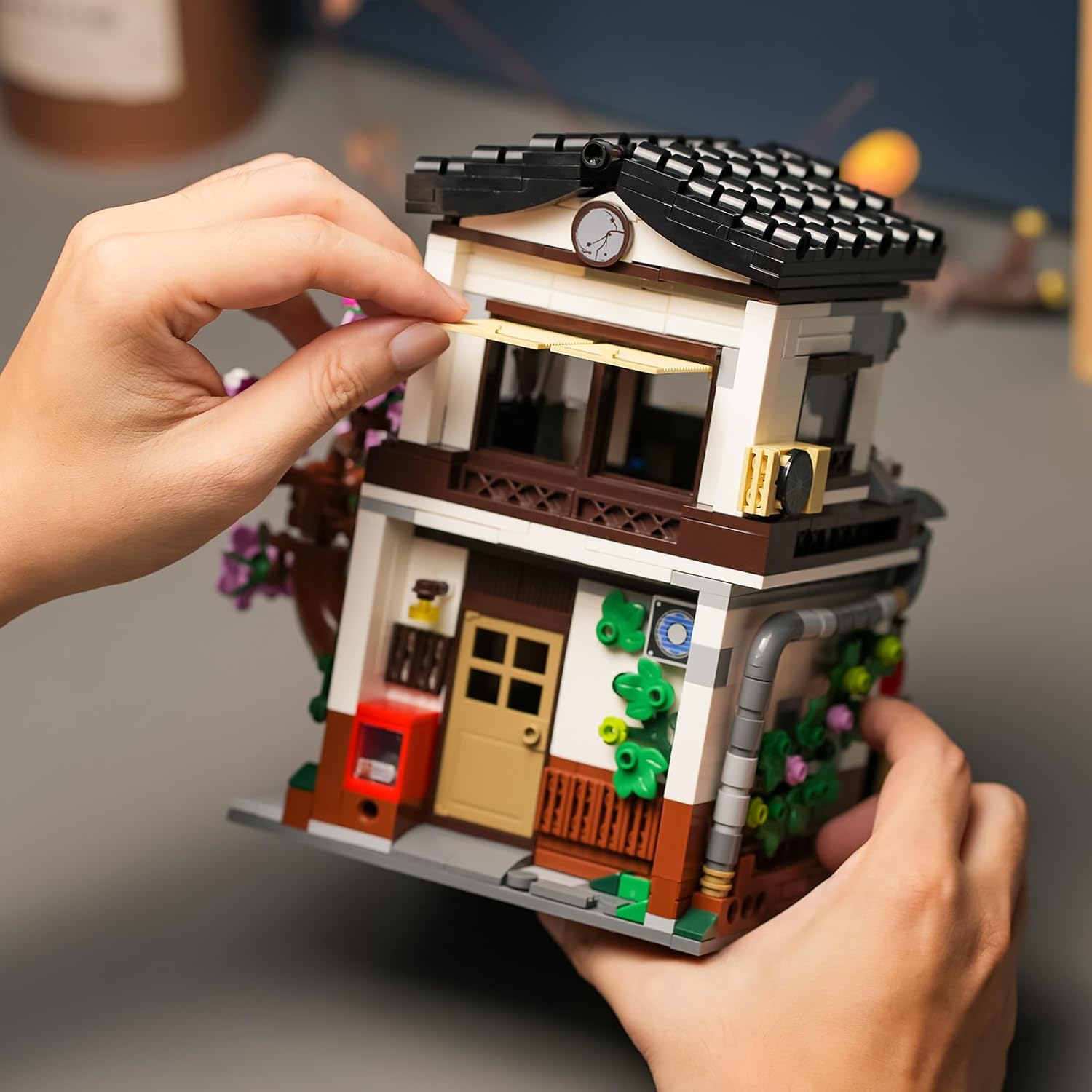 Cherry Blossom House Building Set Compatible with Lego for Adults,Architecture Japanese Sakura Tree House Building Kit for Boys and Girls Age 8-12 UP 952 PCS