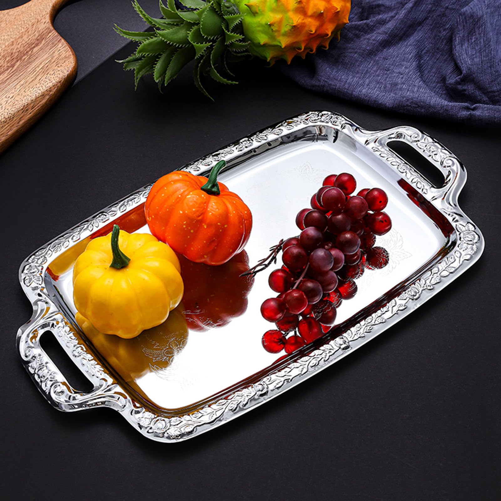 Amazon｜ヨーロッパのレトロな銀のトレイ、銀の金属製の宝石類のトレイ