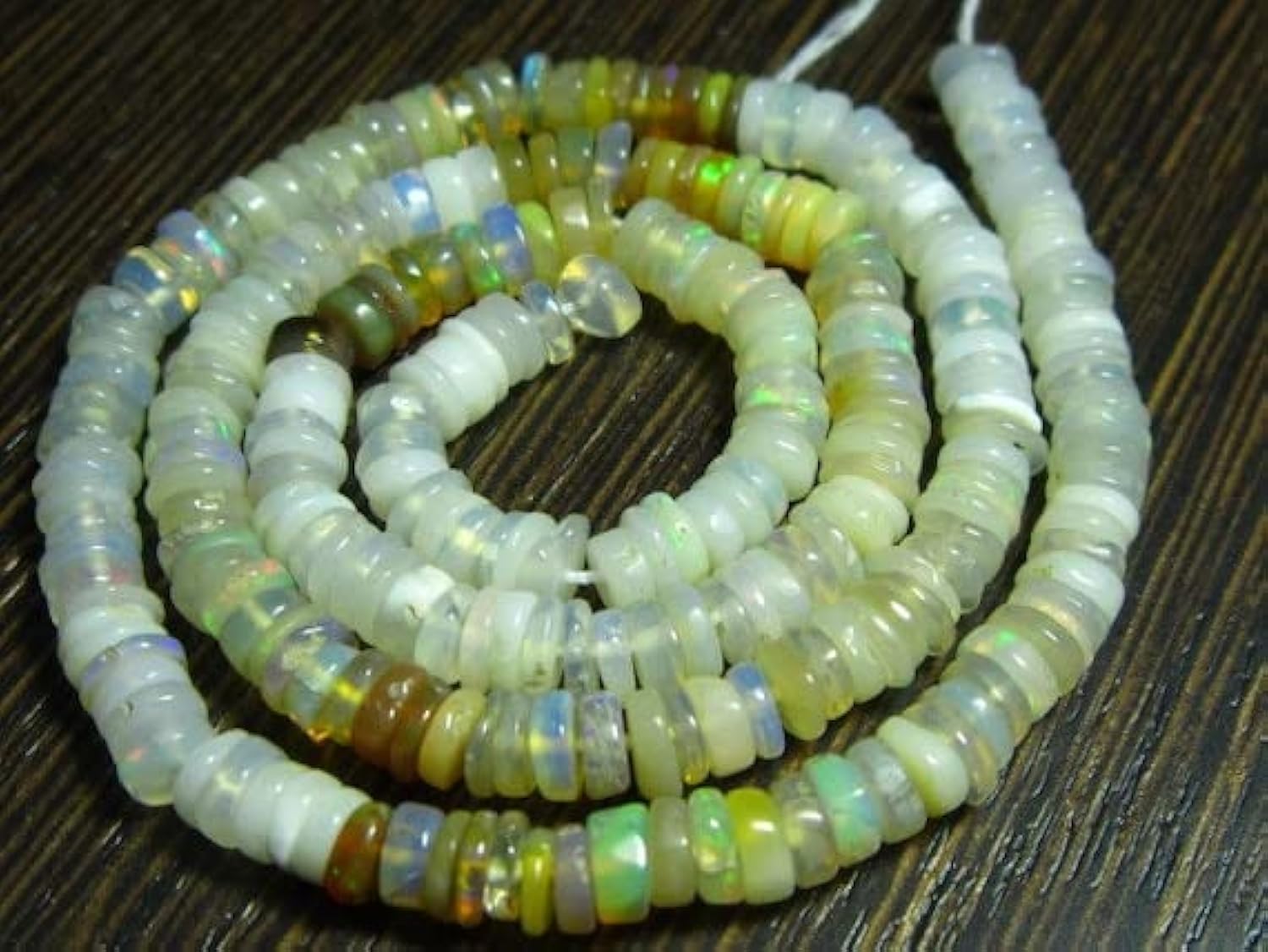 Opale de Welo perles 5mm heishi pour créer vos colliers d'été et bijoux du quotidien