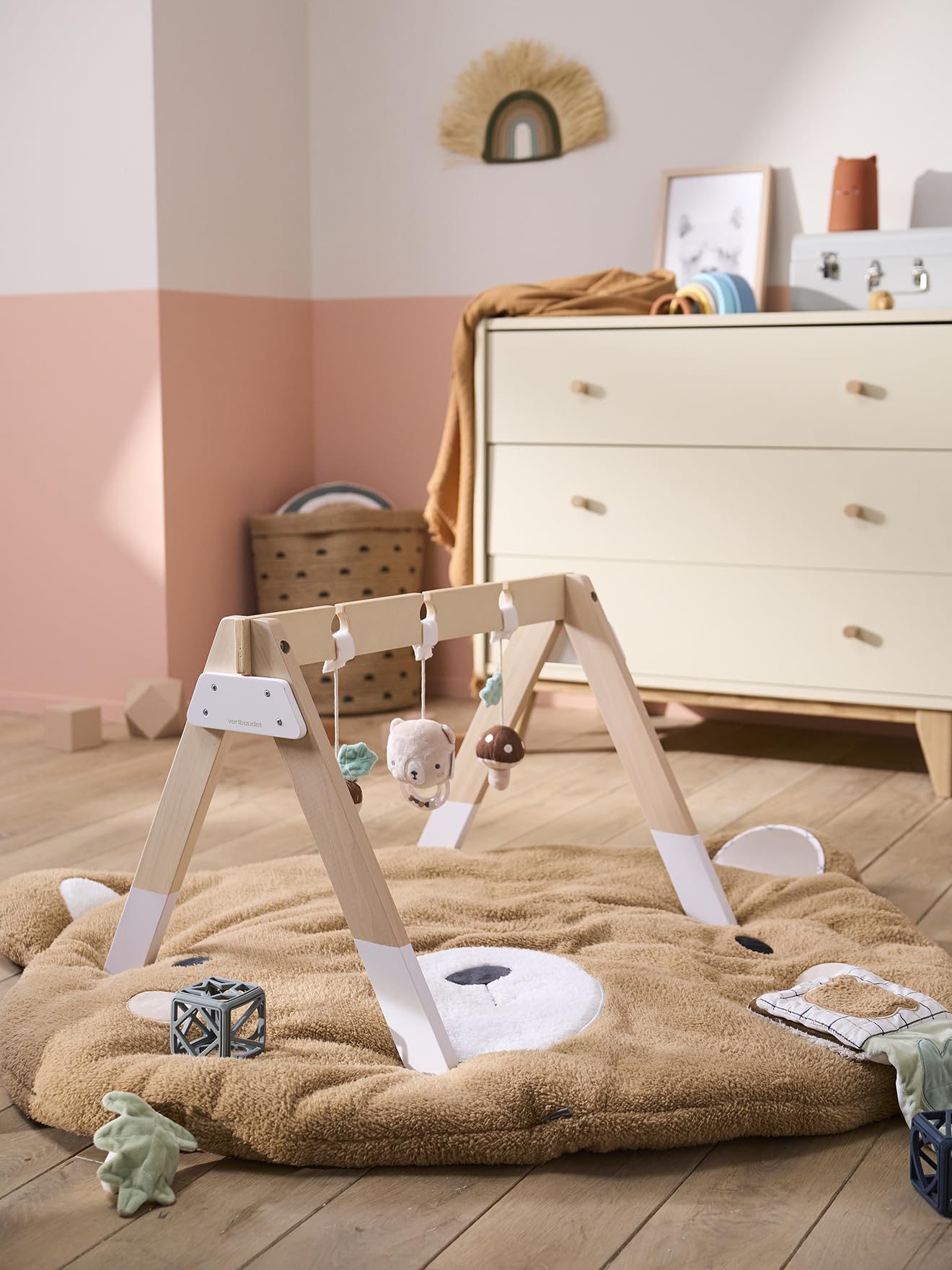 VERTBAUDET Baby Spielbogen aus Holz FSC® braun/grüner wald/bär