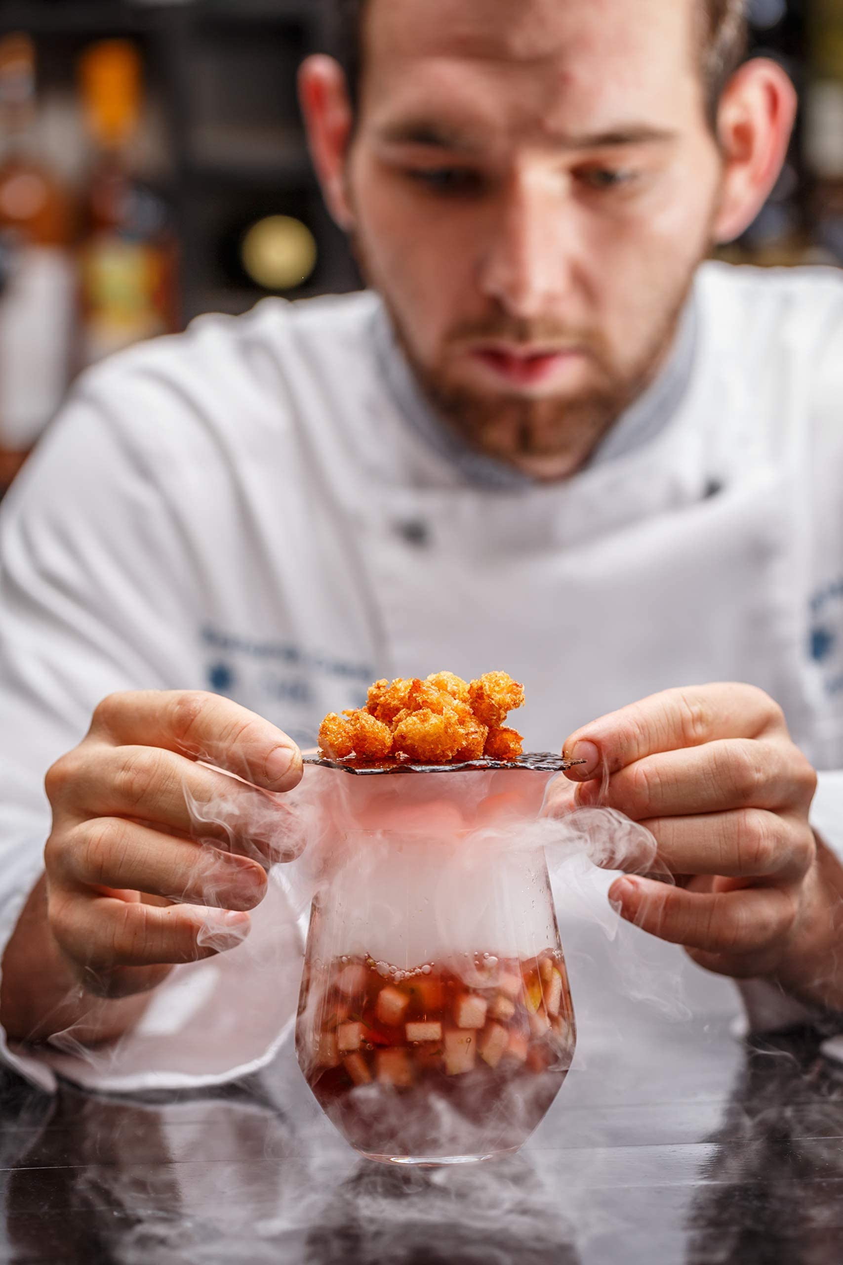 Ghiaccio secco in pezzi da 10 mm, confezione da 10 kg per gastronomia E290 Attenzione: leggere le istruzioni del prodotto e del trasporto prima di effettuare l'ordine.