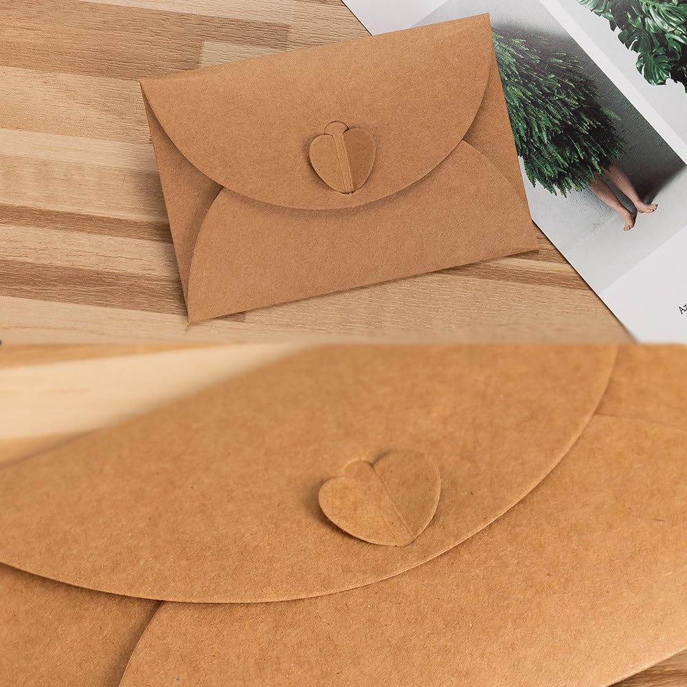 15 Sobres de Papel Kraft con 15 Tarjetas de Papel en Blanco - Mini Sobres con Cierre de corazón para Tarjetas de Regalo DIY Graffiti