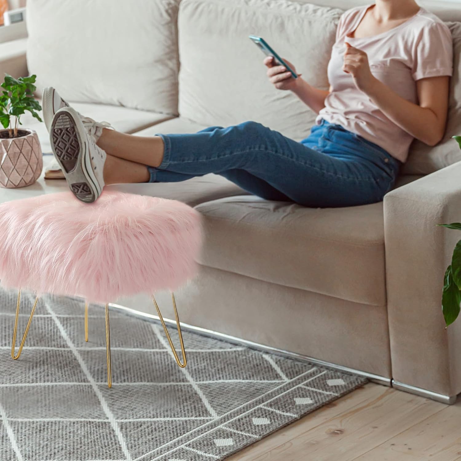Vanity Stool Faux Fur Ottoman Cute Rectangle Faux Fur Chair with Storage, Fuzzy Bench Fluffy Footrest, for Girls Up to 330 LBS, for Makeup Room Bedroom, with Metal Legs, Pink