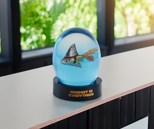 Miniatura 5 de VEOJEIN Mindset is Everything Shark Goldfish - Accesorio decorativo de escritorio y estante - Cita positiva inspiradora y edificante para la