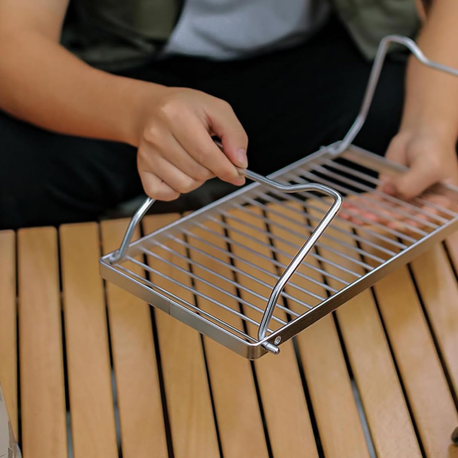38x15CM Supports de cuisson pour feu de camp en acier inoxydable, Grille de camping portable avec hauteur réglable, Grille de feu de camp pliable pour les voyages en sac à dos