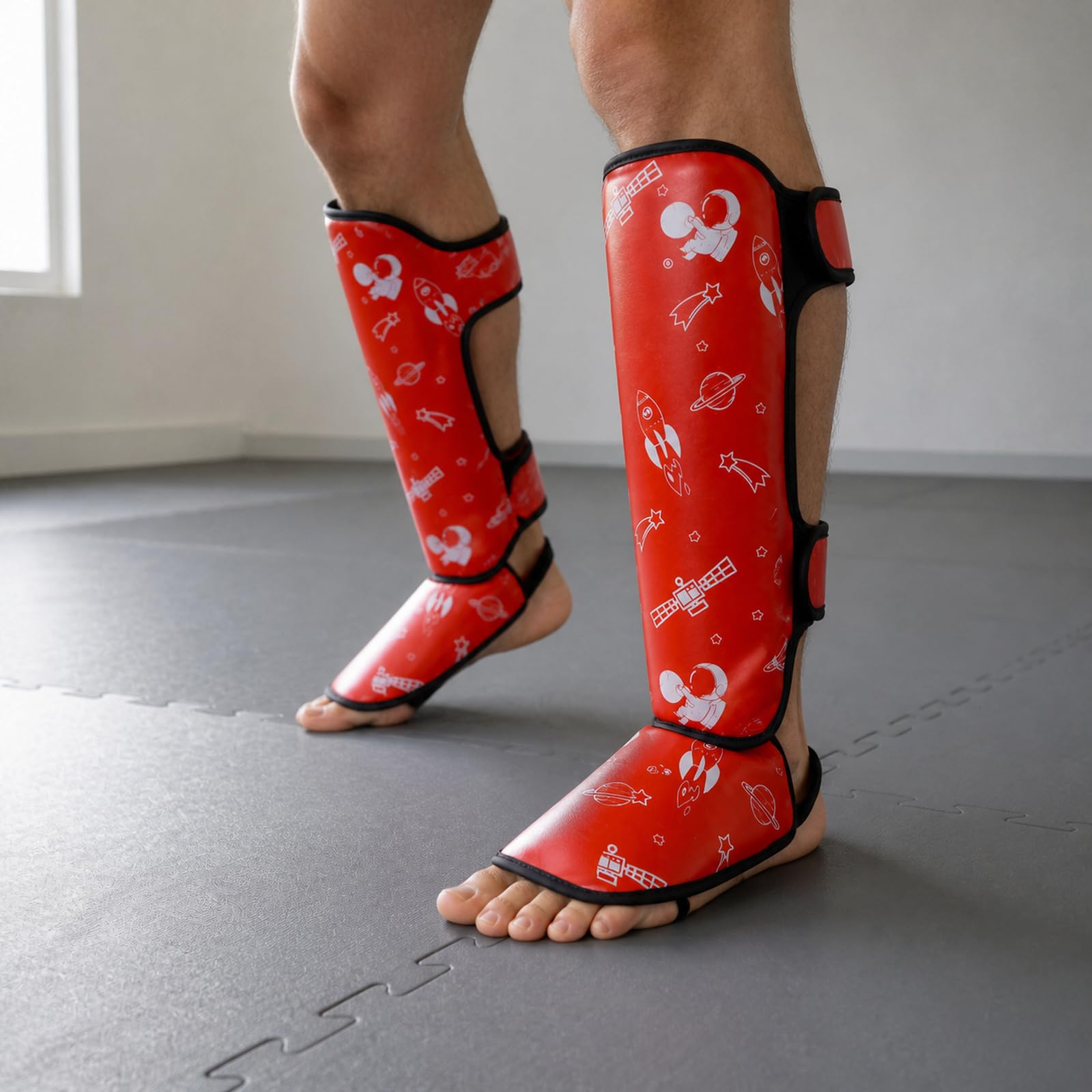 Parastinchi Piedi Protezione Shin Guard,Boxing Parastinchi Uomo e Donna,Paratibia Kick Boxing,Regolabili,vestibilità Sicura,Comodo,per Taekwondo,Muay Thai,Sport da Combattimento