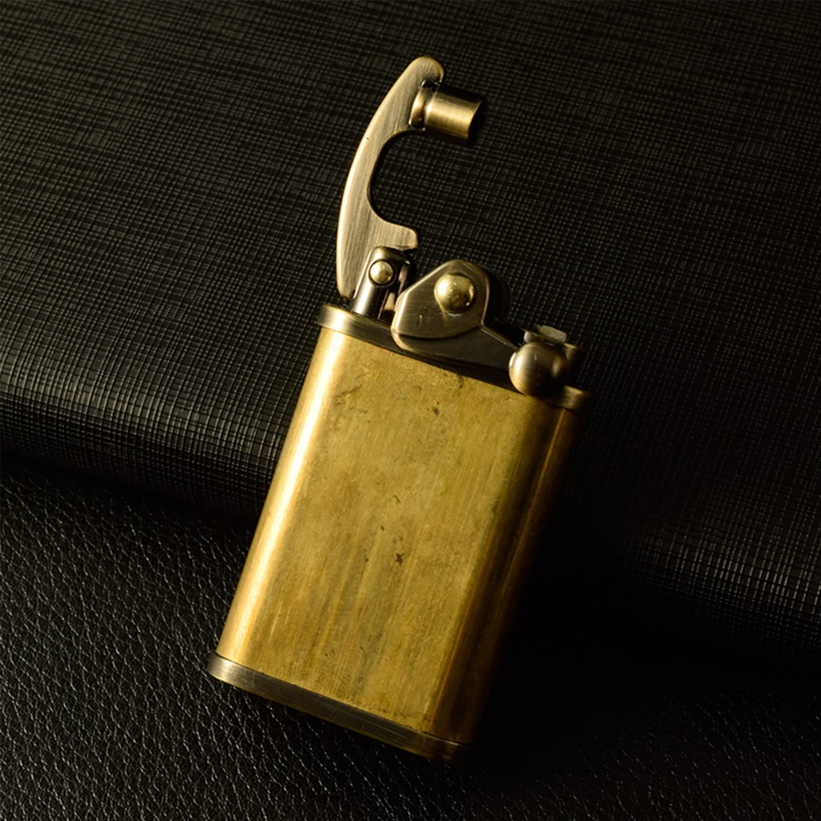 Vintage Kérosène Briquet Rétro Bronze Coupe-Vent Rechargeable Briquet Presse Allumage Bleu Doux Flamme Butane Gaz Briquet Gonflé Gadget Hommes Cadeau