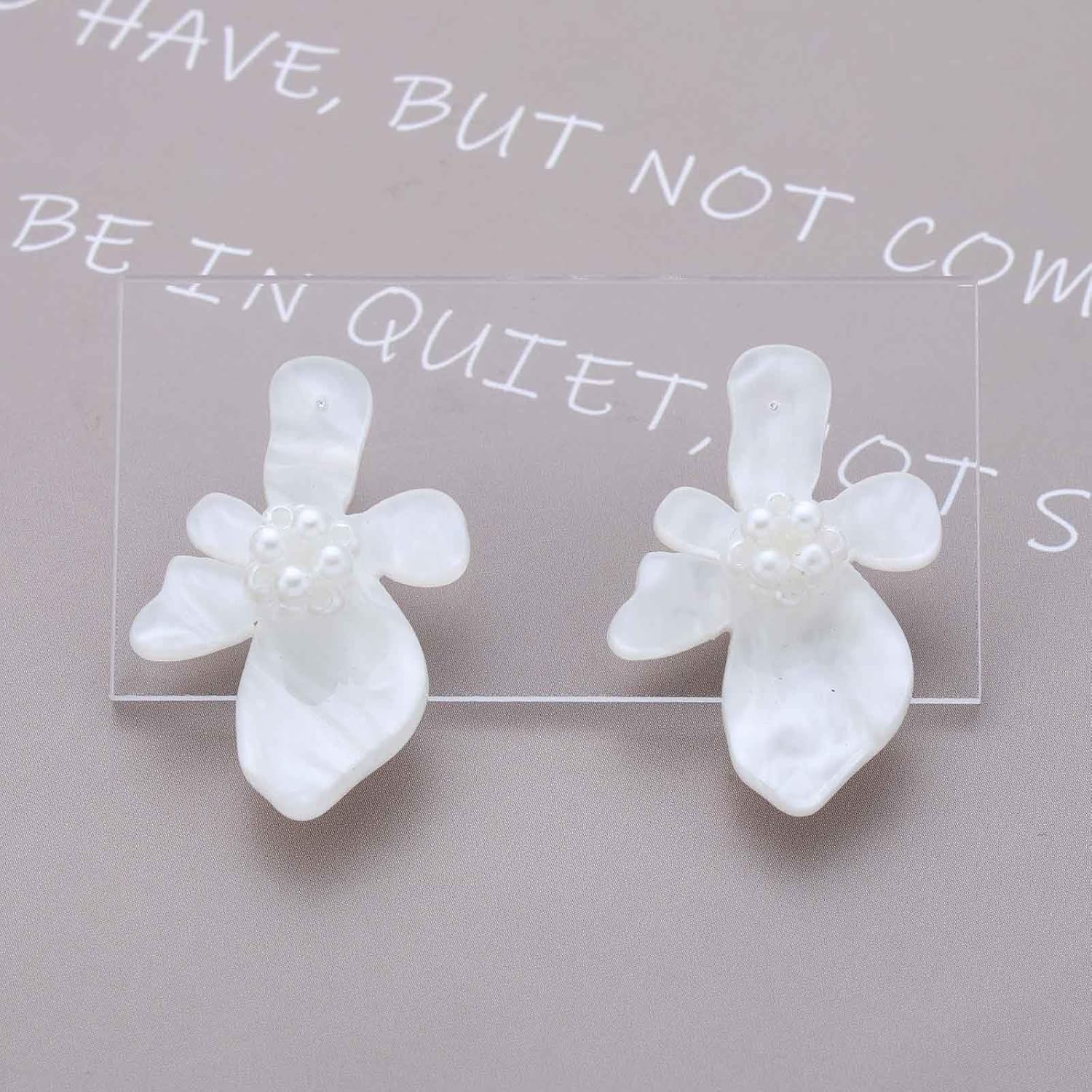 Boho Acrylic Pearl Flower Earring Cluster Pearl Flower Stud Earring Irregular White Resin Floral Earrings Vintage Floral Wedding Earrings Jewelry for Women - Image 7