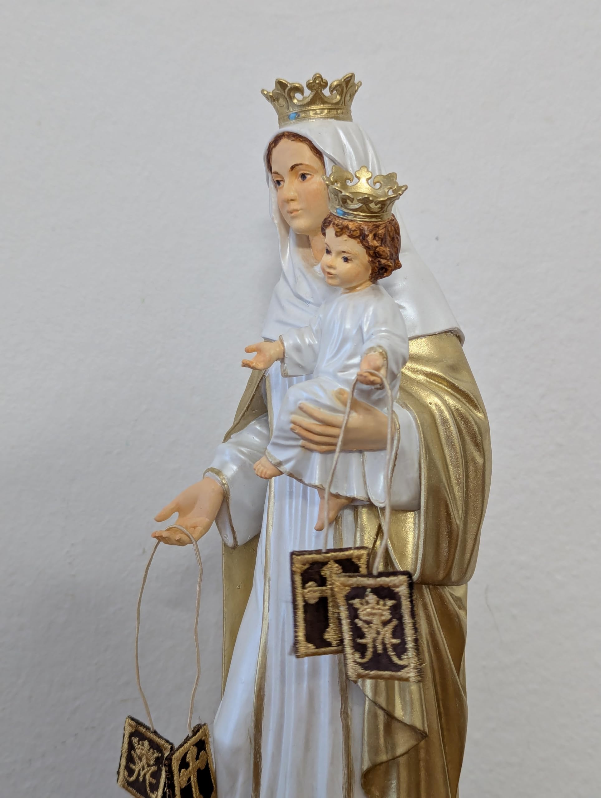 OVUNQUE PROTEGGIMI Statua Madonna del Carmine 30 cm, in Resina dipinta a mano con Scapolari in stoffa, Prodotto Artigianale Italiano