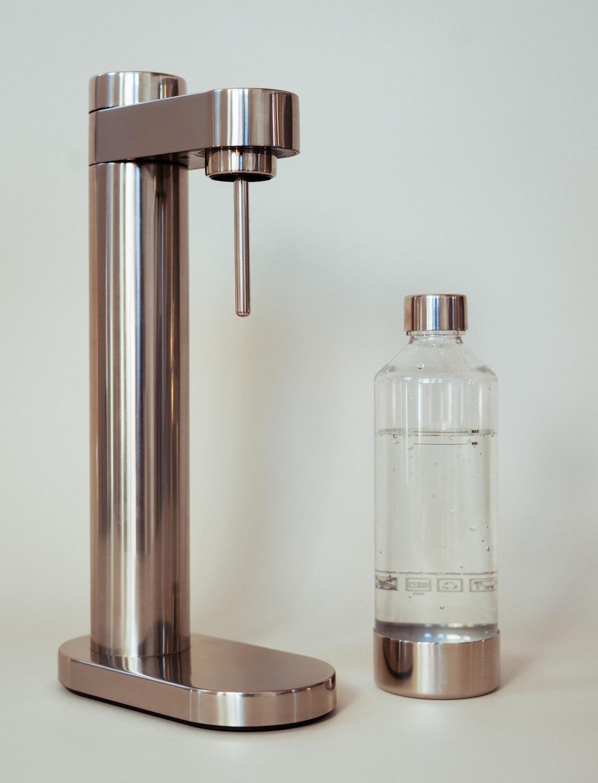 Stelton Brus Wassersprudler mit flasche, Premium Carbonator für Wasser mit CO2 - Einstellbare Sprudelstärke - Skandinavischem Design, Edelstahl