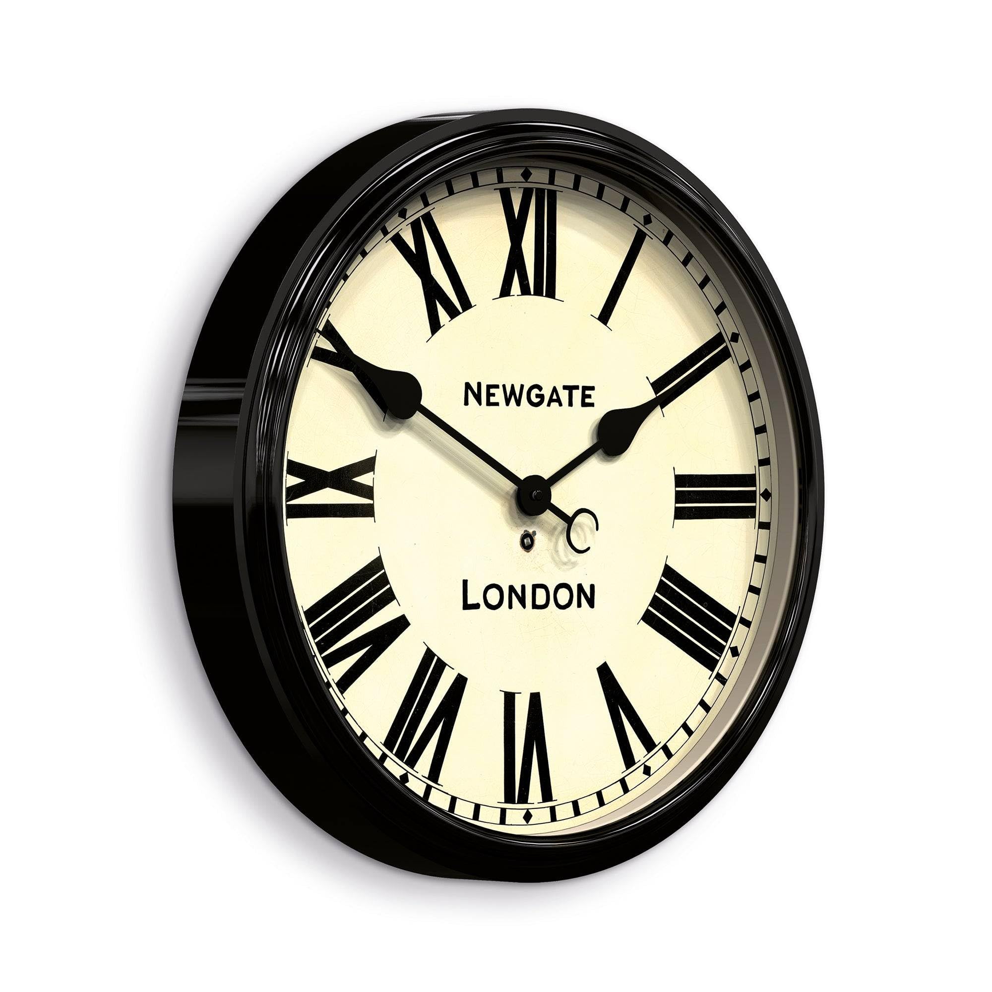 NEWGATE® Battersby wall clock | Large round iconic metal wall clock | Gloss black | 50cm | Classic antique vintage roman numeral dial | Glass lens and metal hands