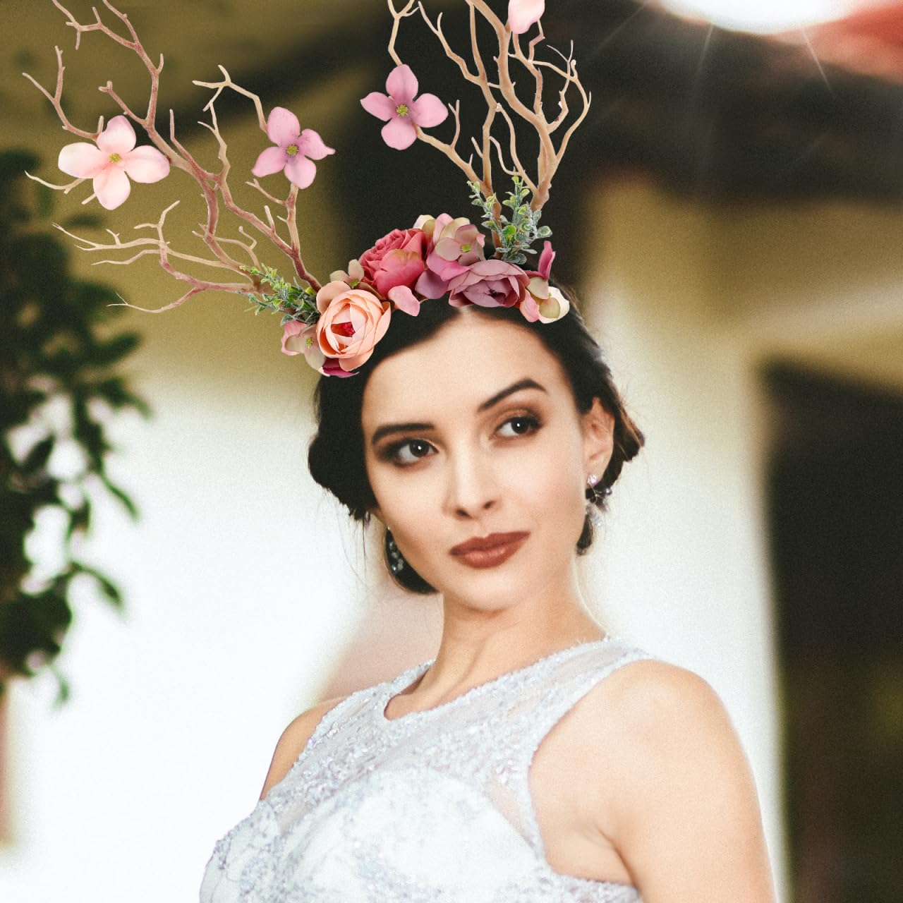 Serre-tête de renne de Noël avec bois et fleurs - Accessoire élégant pour les fêtes, séance photo et idée cadeau - Design branche marron clair
