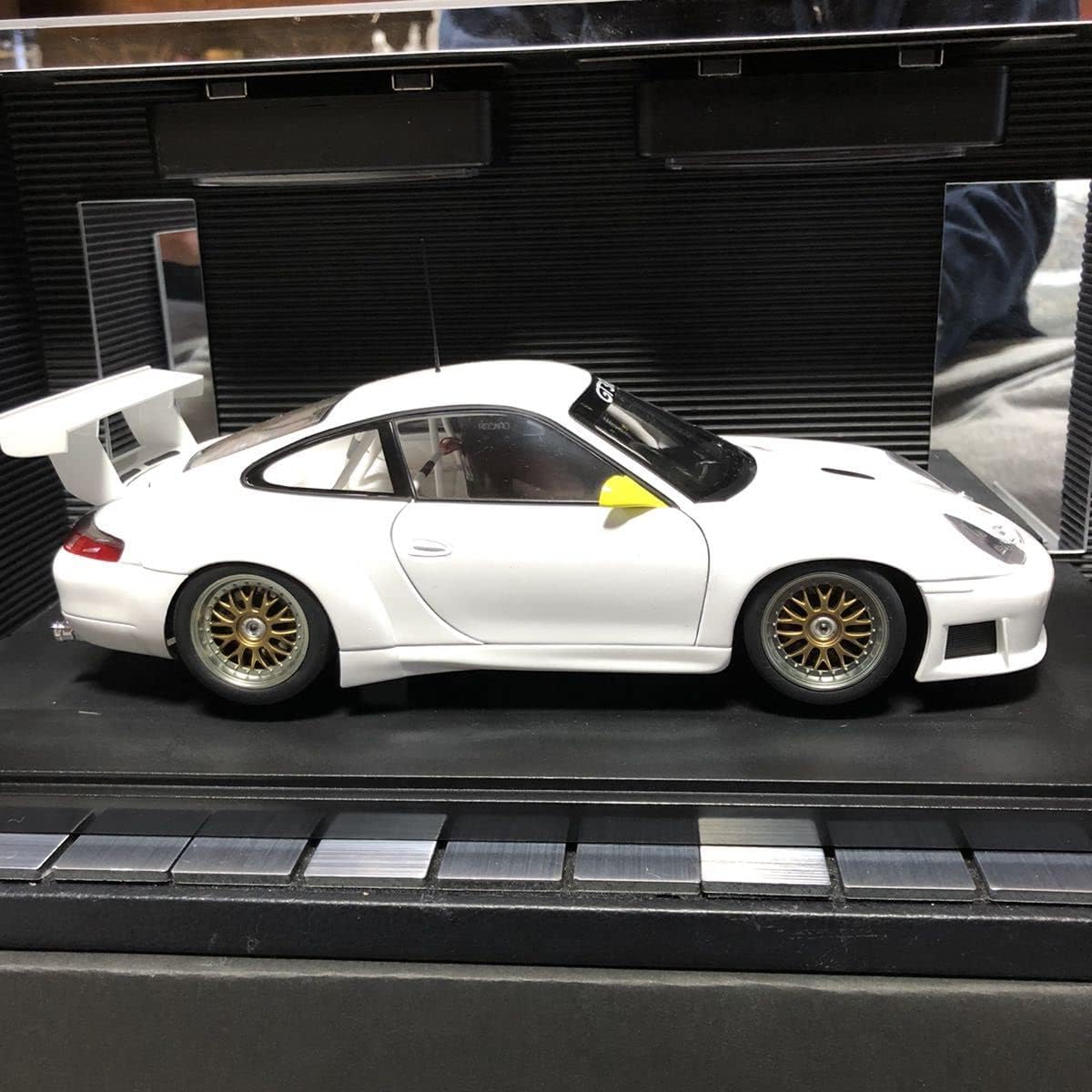 未展示品オートアート1/18Porsche911 GT3 Asia Cap'04
