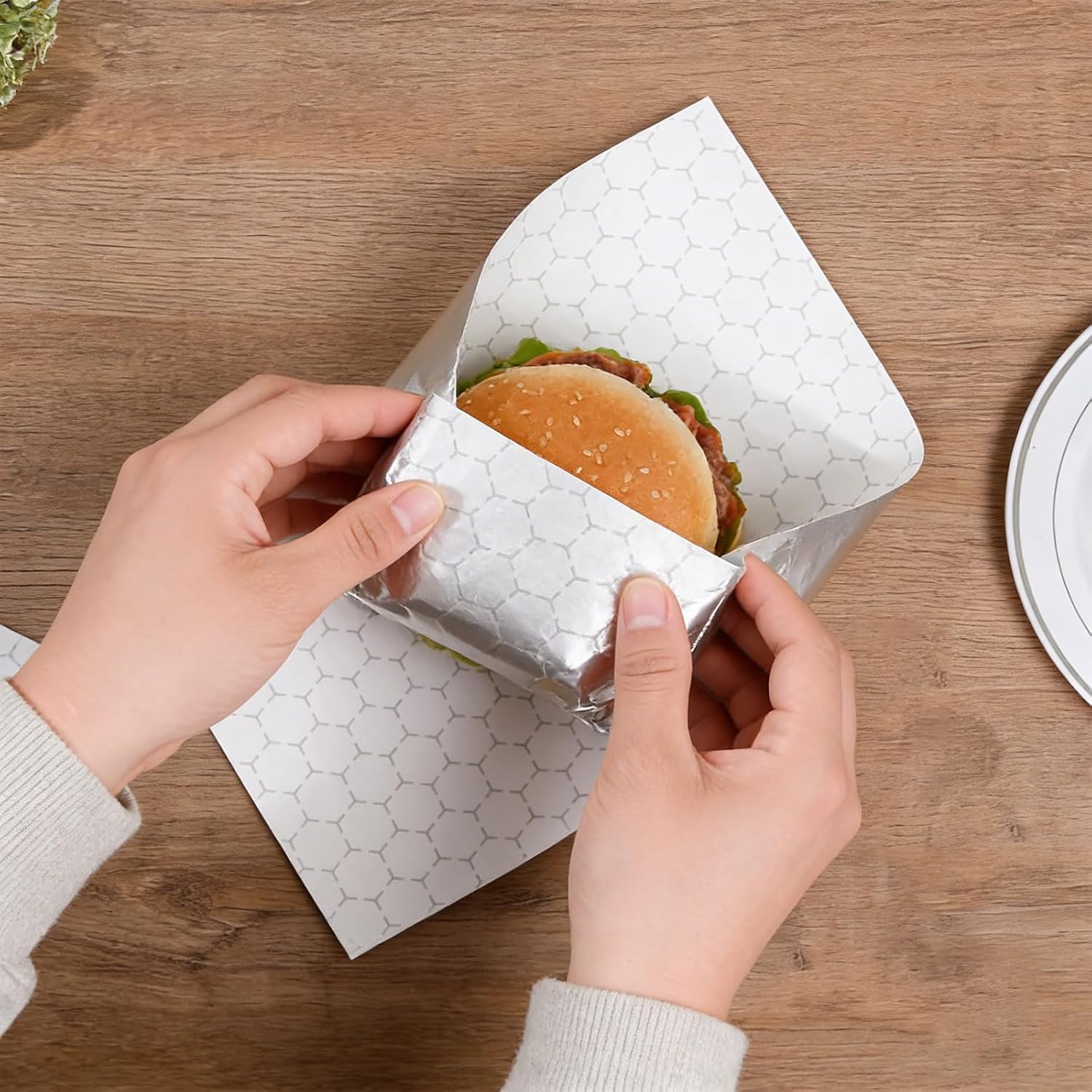 Food Grade Aluminum Foil Burger Wraps Sheets 50 / 100Sheets Greaseproof and for Hot Foods Preservation Food Wrap Sheets for Sandwiches Hamburger