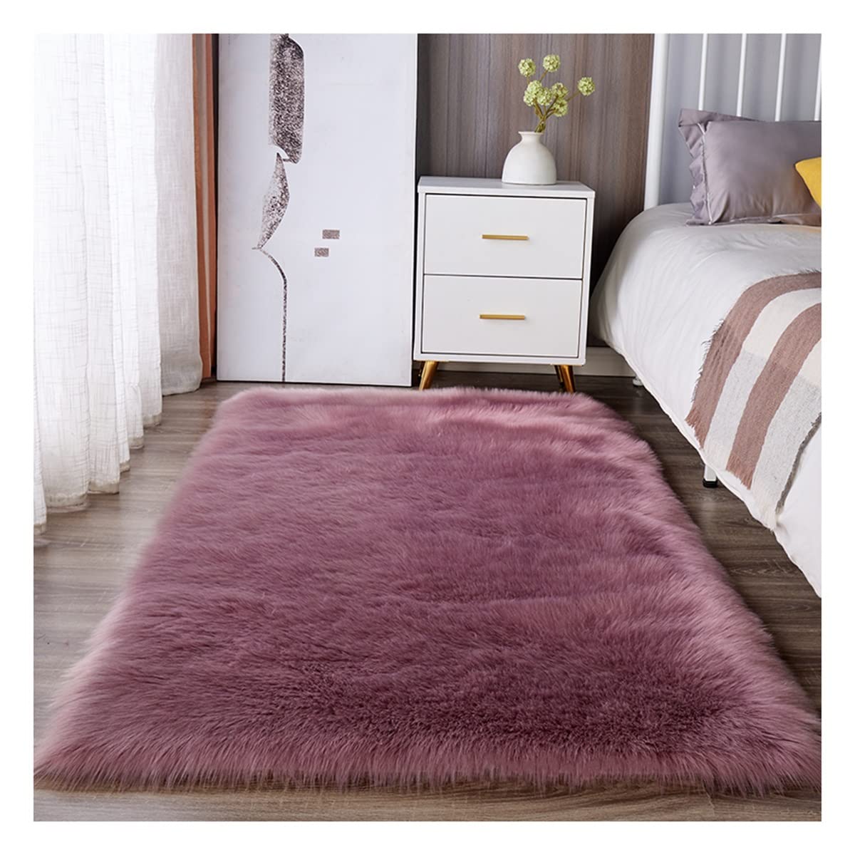 Tapis à poils longs violet pour réchauffer un sol froid de couloir