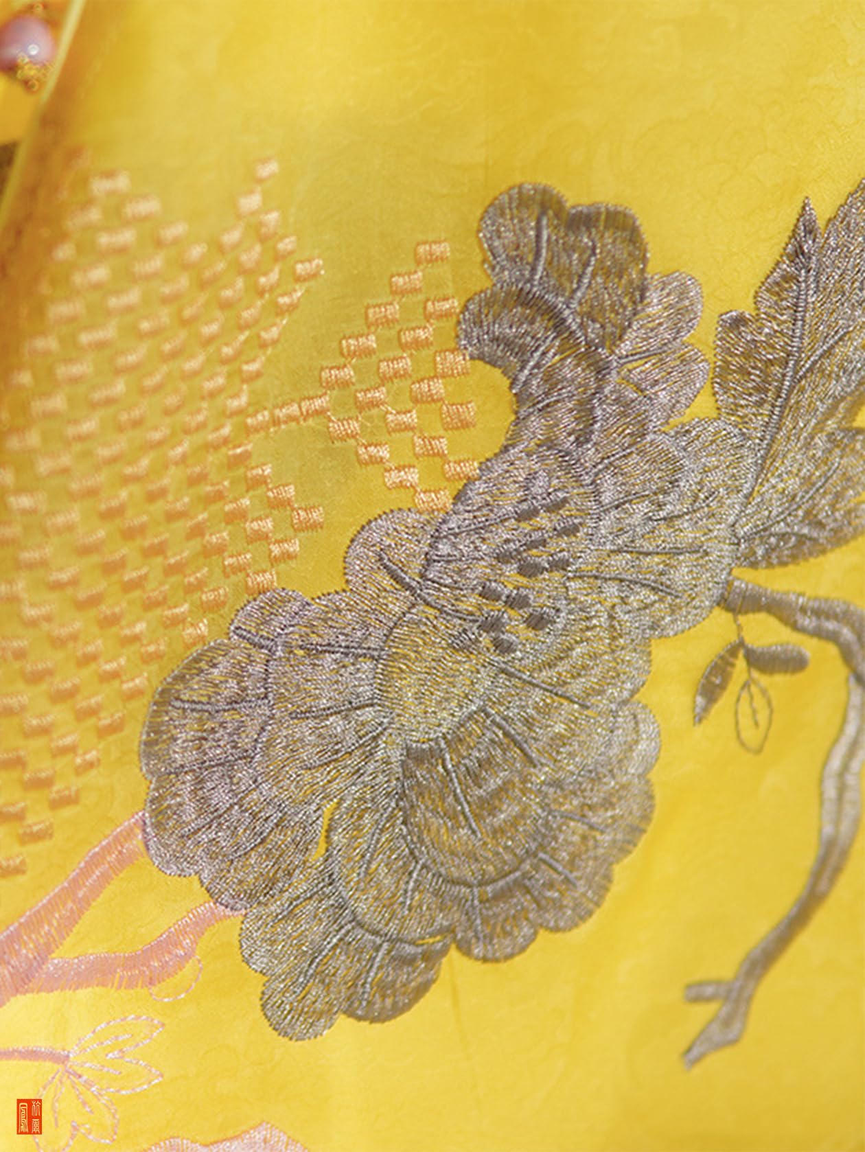 HangErFeng Blouse en soie brodée col rond jaune 323
