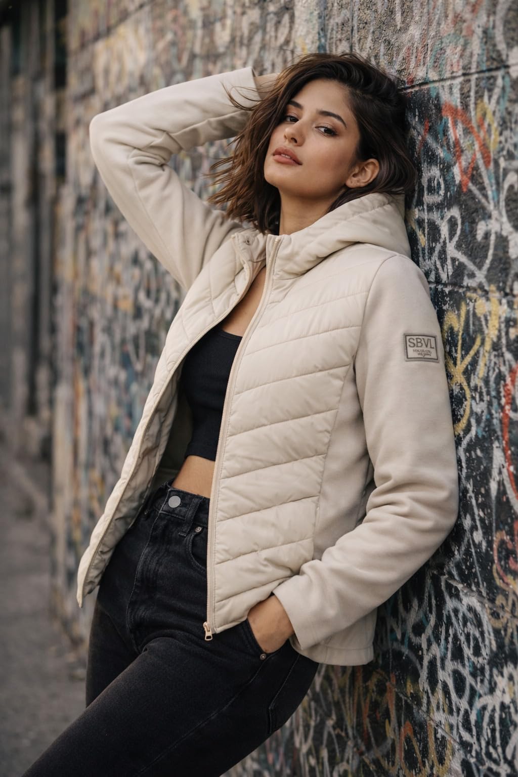 Sublevel Damen Hybridjacke mit Kapuze – Gesteppte Stepp-Front & Sweat-Ärmel – Leichte Übergangsjacke für Frühling, Sommer & Herbst