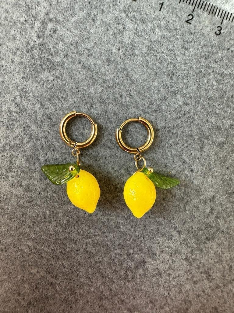 Boucles d'oreilles créoles faites à la main en acier inoxydable plaqué or 18k avec pendentif citron suspendu