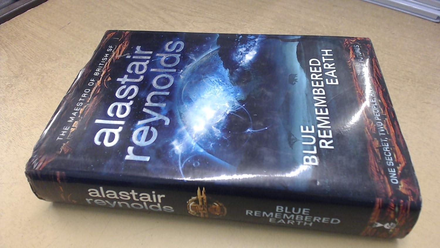 Blue Remembered Earth Amazon.co.uk Reynolds, Alastair 9780441020713