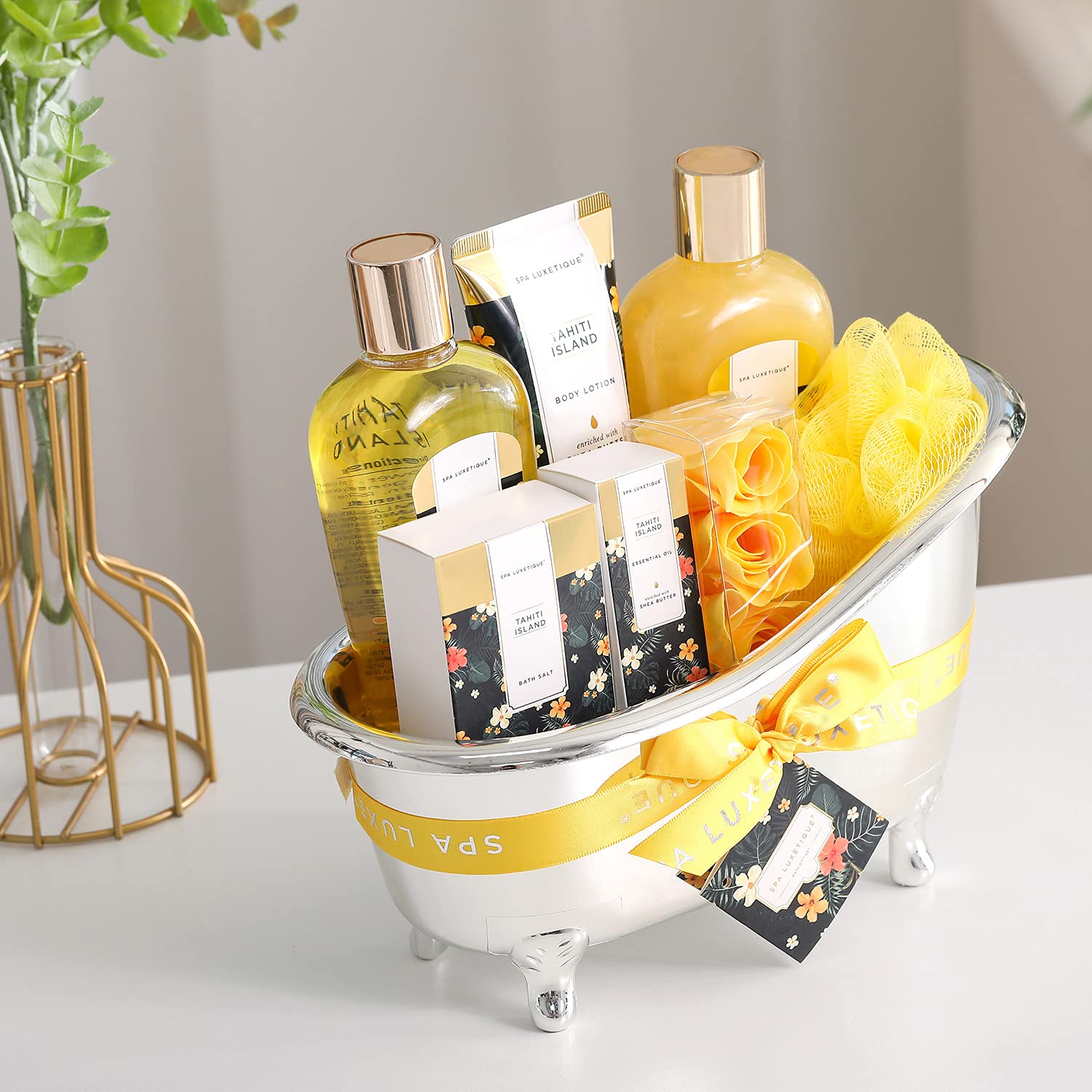 Spa Luxetique Spa Bath Baskets for Women, 8pcs Bath Set, Spa Bath Gift Set Includes Body Lotion, Bubble Bath, Bath Salt, Essential Oil, Mother's Day Gift for Mom