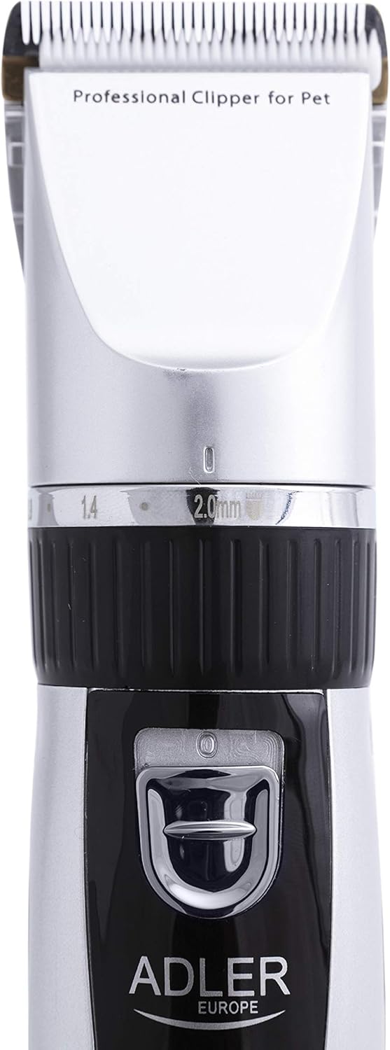 Penggunting Adler AD 2823 menunjukkan lampu penunjuk bateri