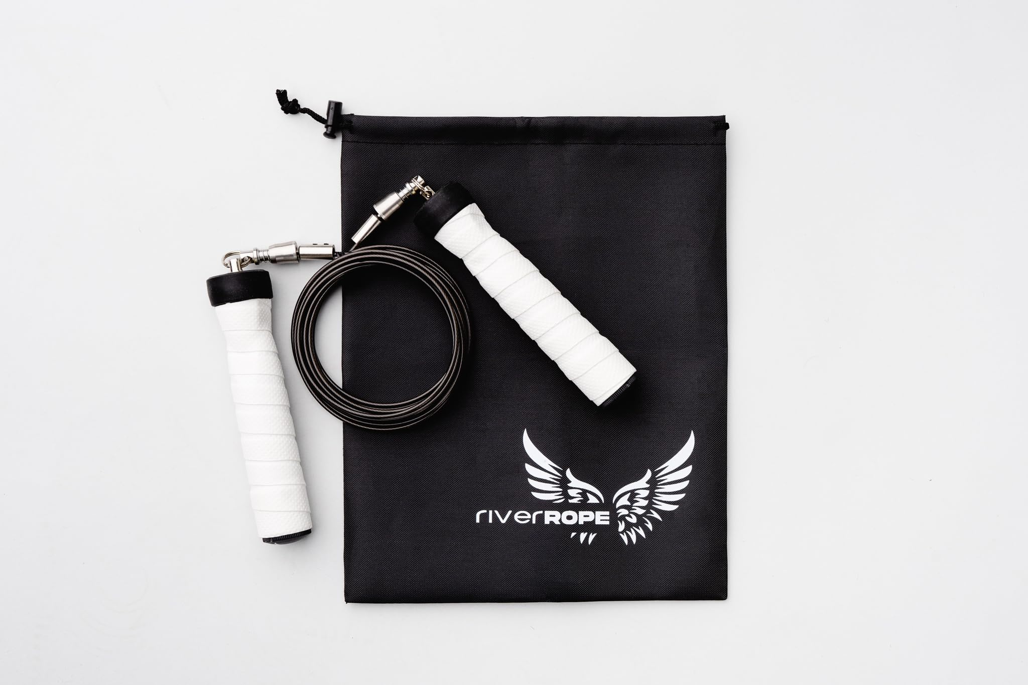 Corda per saltare di alta qualità: connessioni rapide con clip, cavo in acciaio rivestito in PVC regolabile, comode maniglie ergonomiche in schiuma bianca, per fitness, boxe, cardio, cross