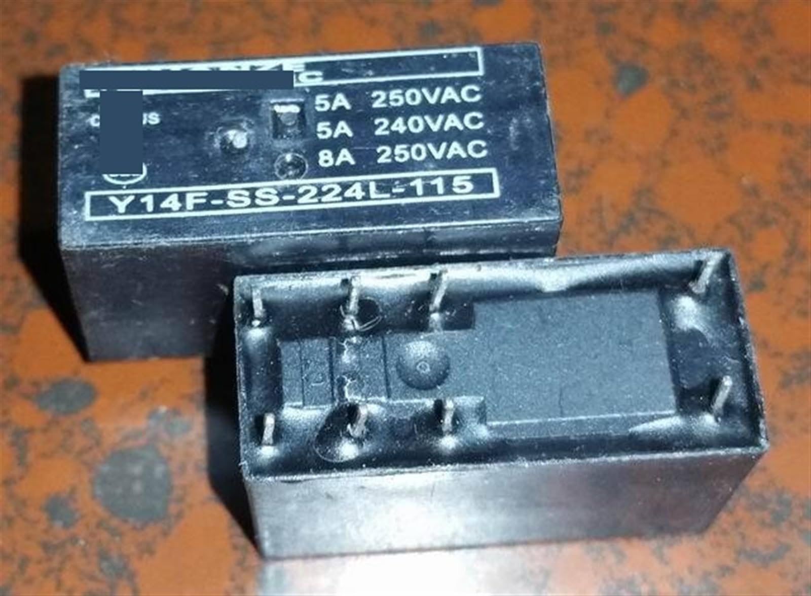Relé Y14F-SS-205L-115 con bobina de 5V y conmutación estable de 8A para proyectos con Arduino 2