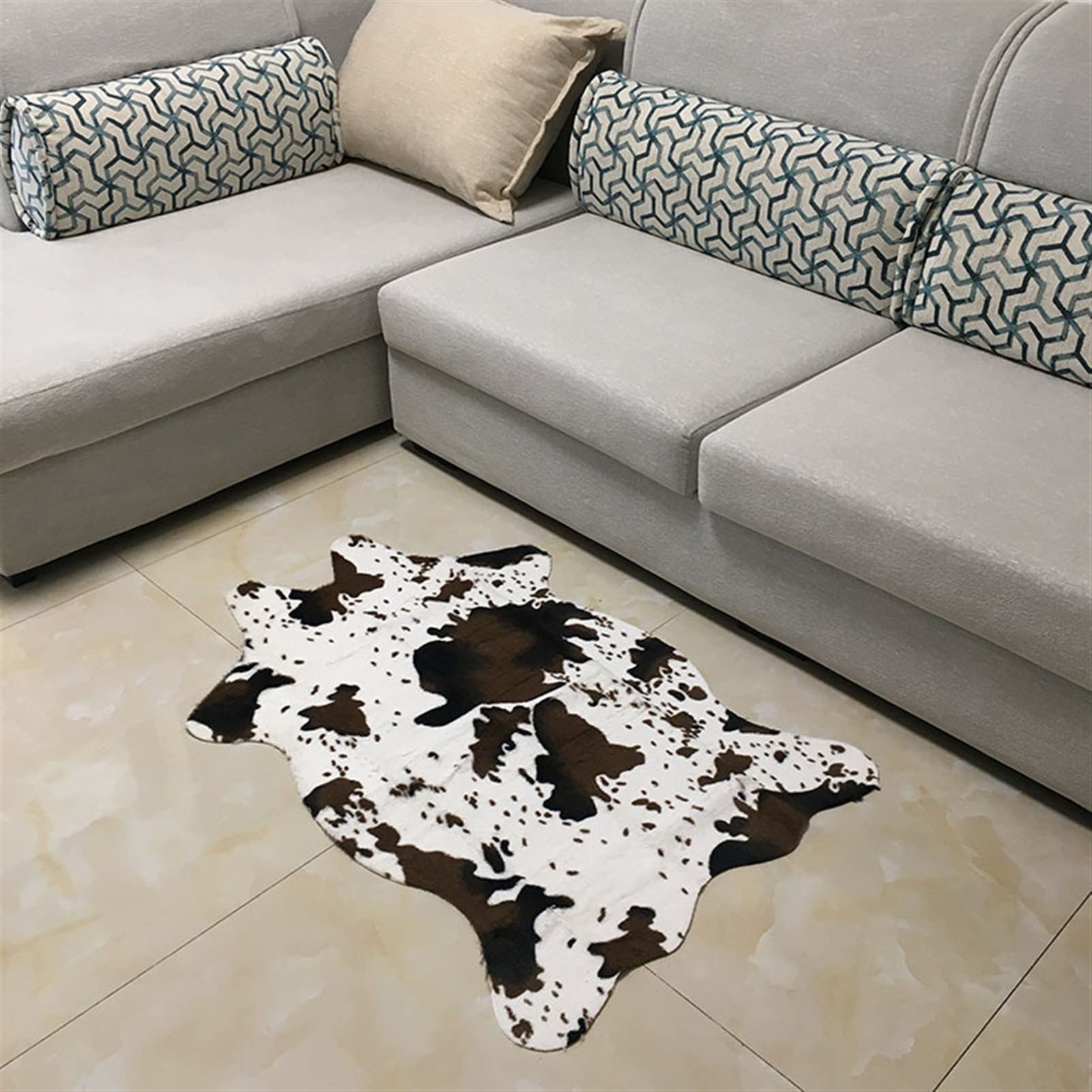 Tapis en fourrure artificielle au motif animal raffiné